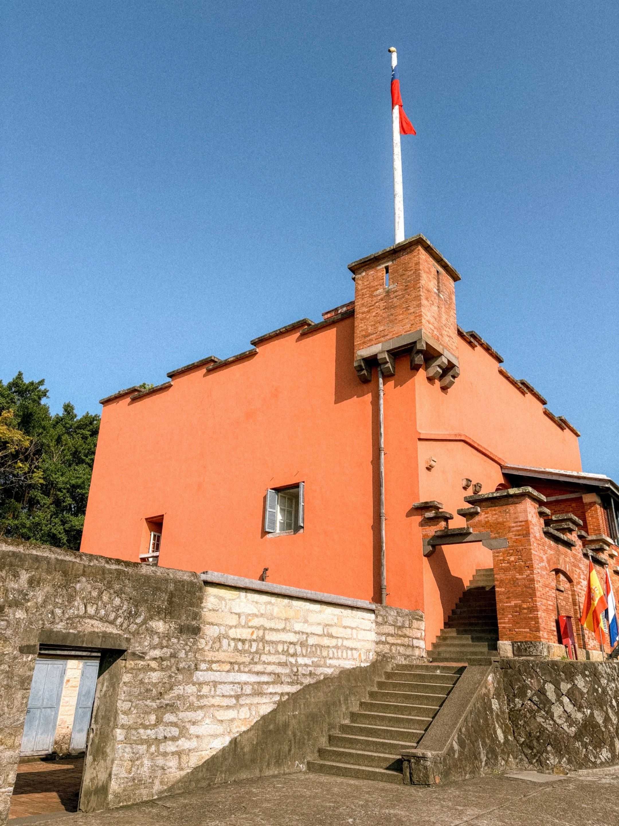 The last time I was in Tamsui, I was in kindergarten, eating ice cream with my dad while my mom took our photo by the water.

This time, we visited and FINALLY went to the iconic Fort San Domingo.

This historic landmark had so many previous owners: 