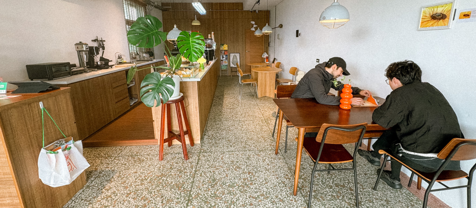 Interior of Daytrip Coffee Roasters, a minimalist specialty coffee shop in Hualien, Taiwan