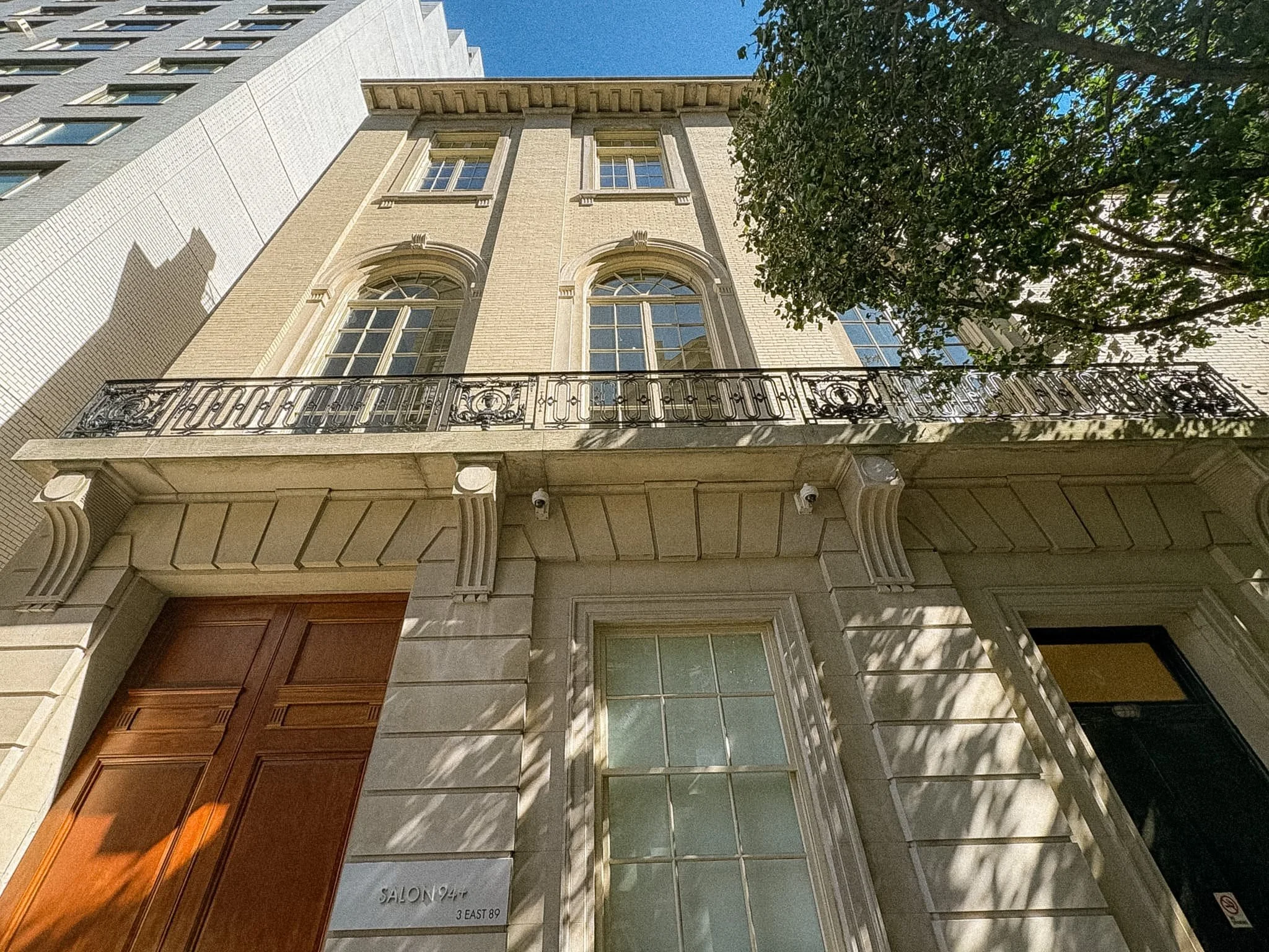 Salon 94 gallery entrance signage on historic townhouse facade, Upper East Side