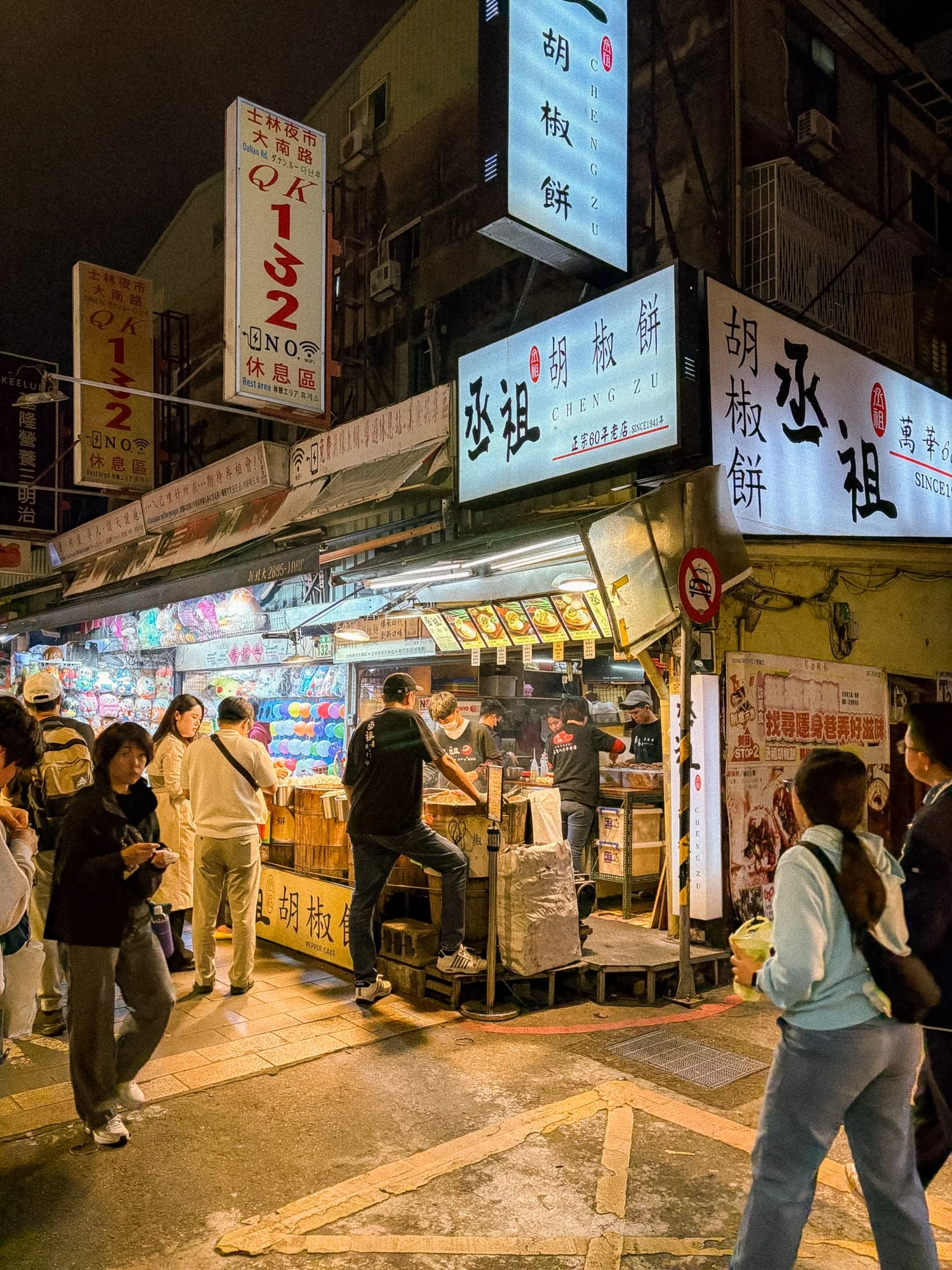 Street food vendors and snack stalls inside Shilin Night Market in Taipei, Taiwan