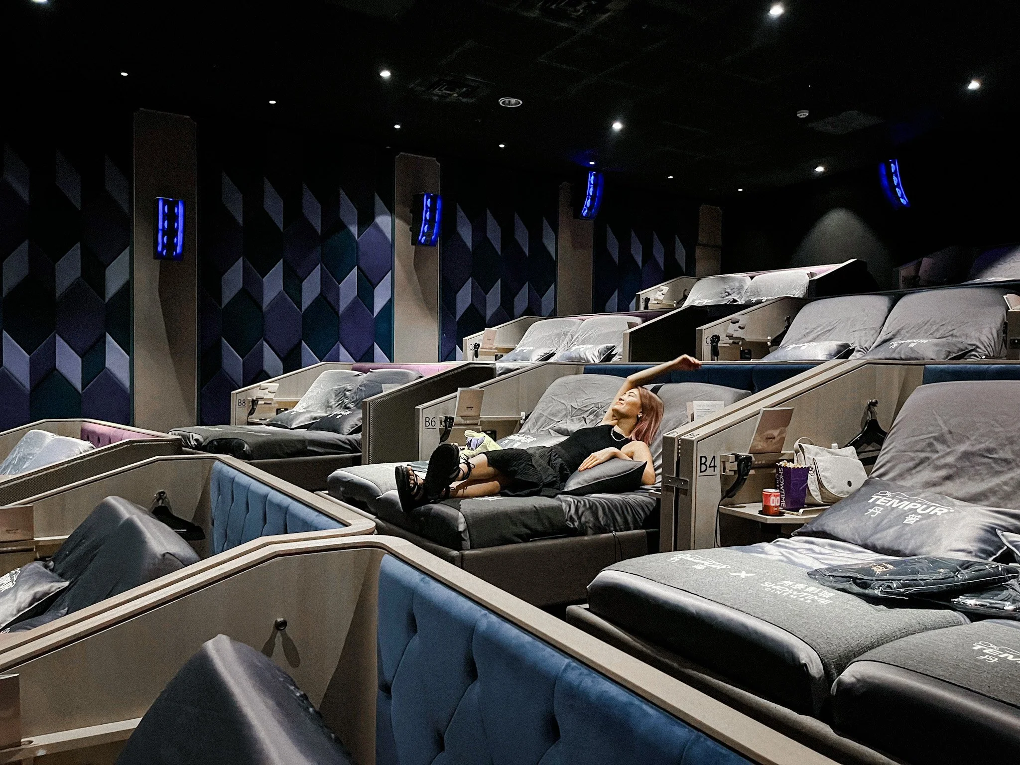 Wenxin Showtime Tempur - seats Melinda 2- everlastying.jpg
