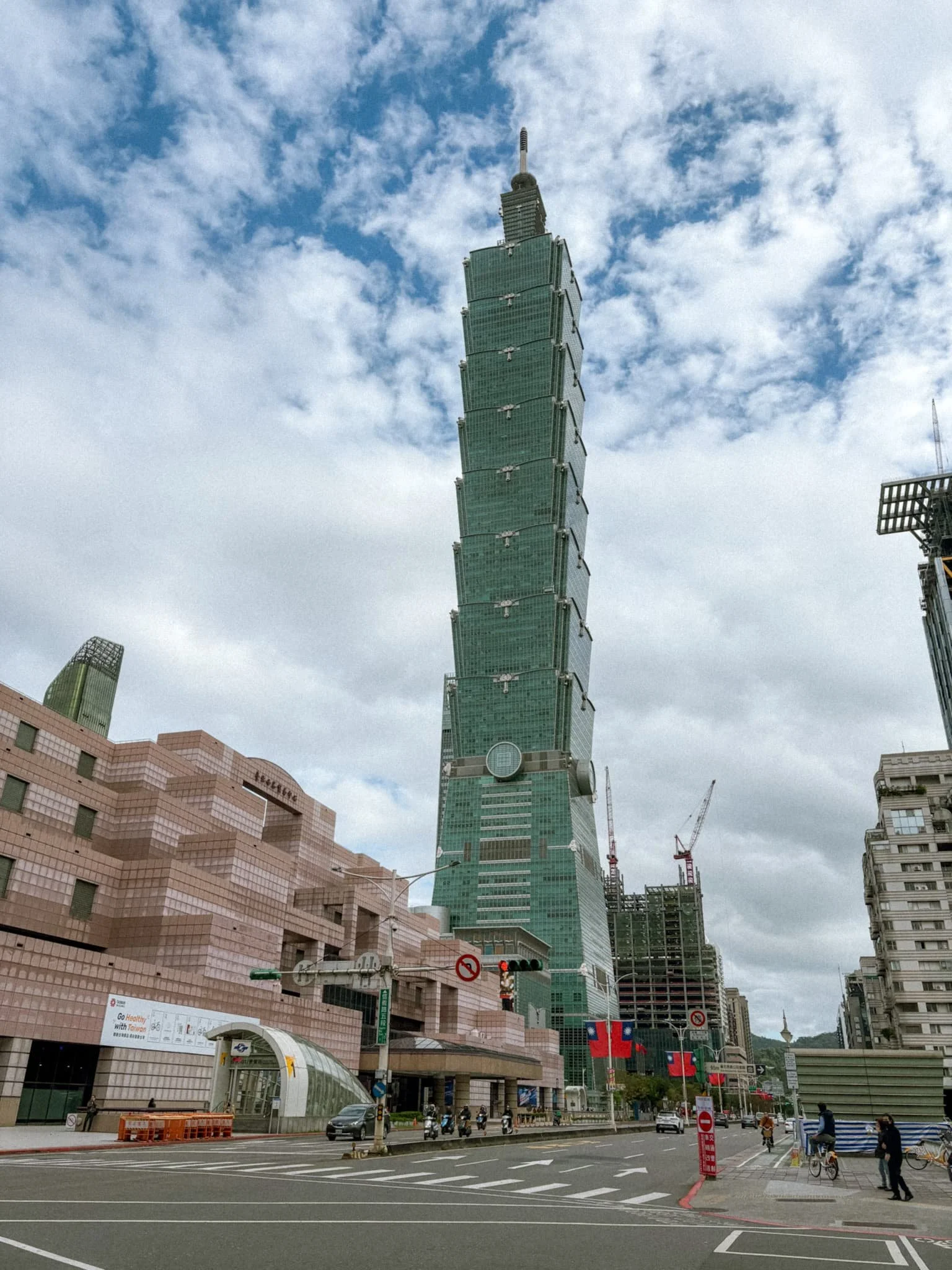 Exterior street view of Taipei 101 skyscraper towering over the Xinyi District in Taipei, Taiwan