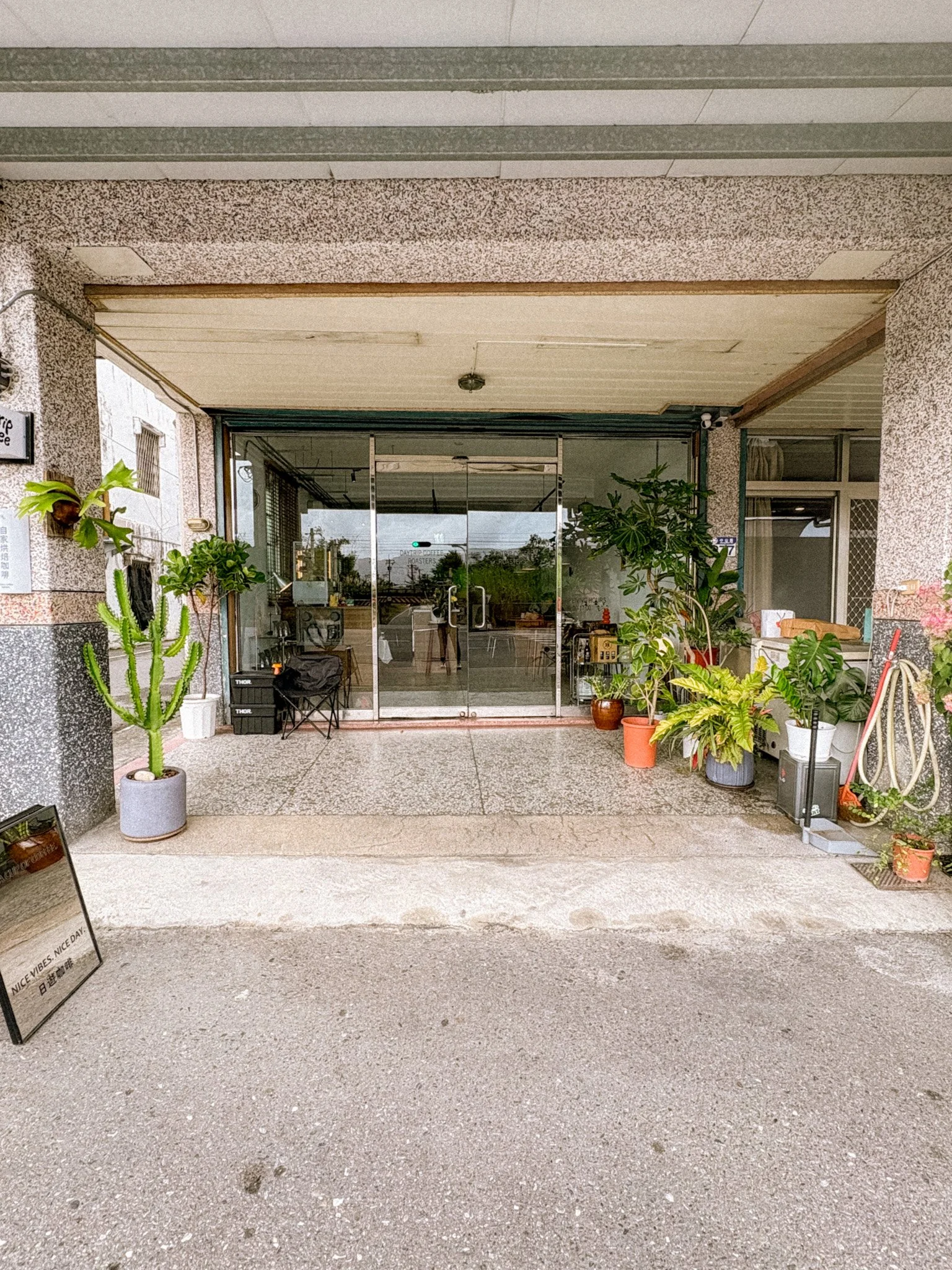 Exterior of Daytrip Coffee Roasters in Hualien with plants and cozy Taiwan east coast cafe vibe
