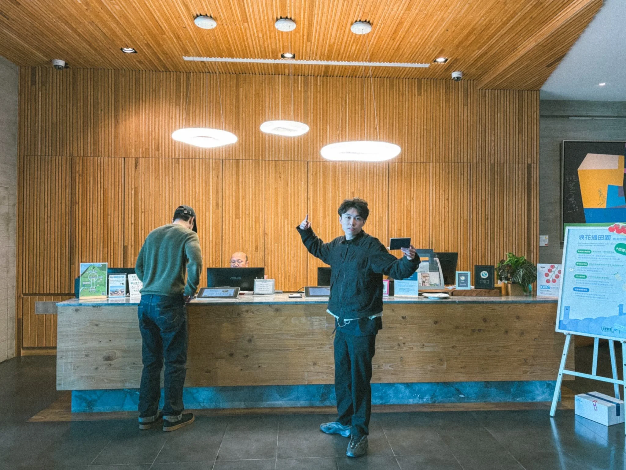 SkyeBay Club hotel check-in counter in Kenting Taiwan with friendly staff assisting guests