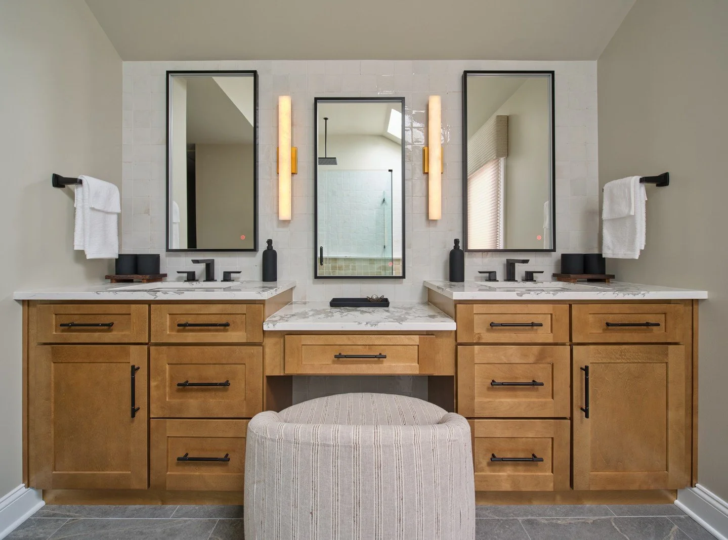 One of our favorite combinations will always be warm wood tones paired with black accents. In our Steele Way bathroom, the contrast adds depth while still keeping the overall feeling soft, relaxed, and inviting.⁠