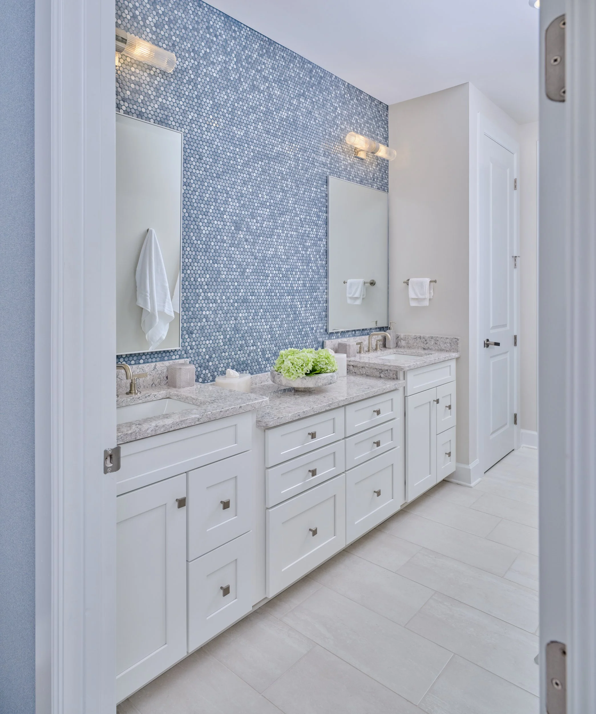 Main Bathroom 1.jpg