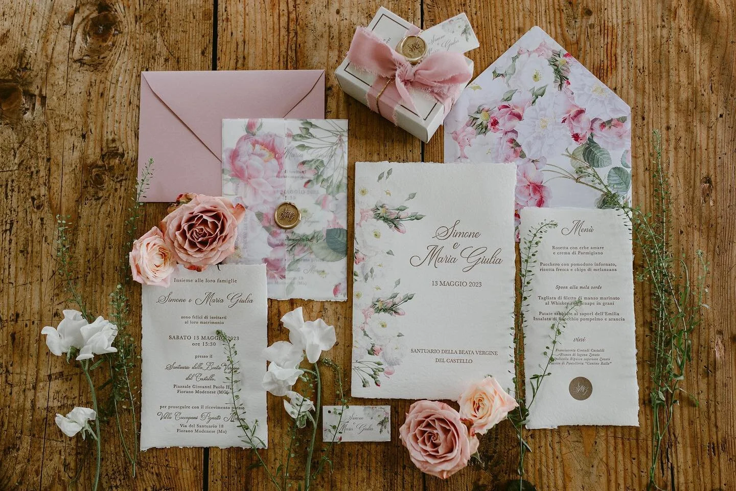 Ciao Amici, oggi &eacute; il mio compleanno e nonostante la pioggia di questi giorni vorrei condividere con voi questo progetto di wedding stationary per portare un po&rsquo; di primavera nei nostri occhi. Wedding planner, Graphic &amp; Design @franc