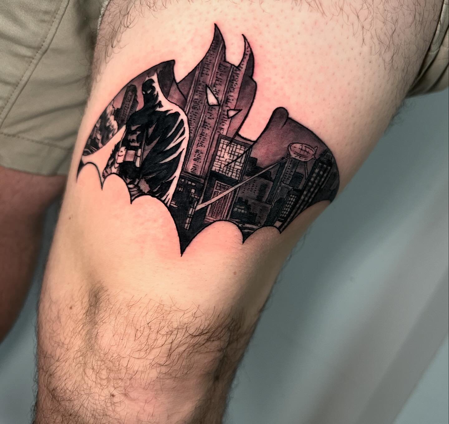 Batman and Gotham City piece from this morning!
.
.
.
#Tattoo #sacredarttattooct  #ctink #inked #connecticuttattoos #blackandgreytattoo #peakneedles 
#satlikeachamp #tattooidea