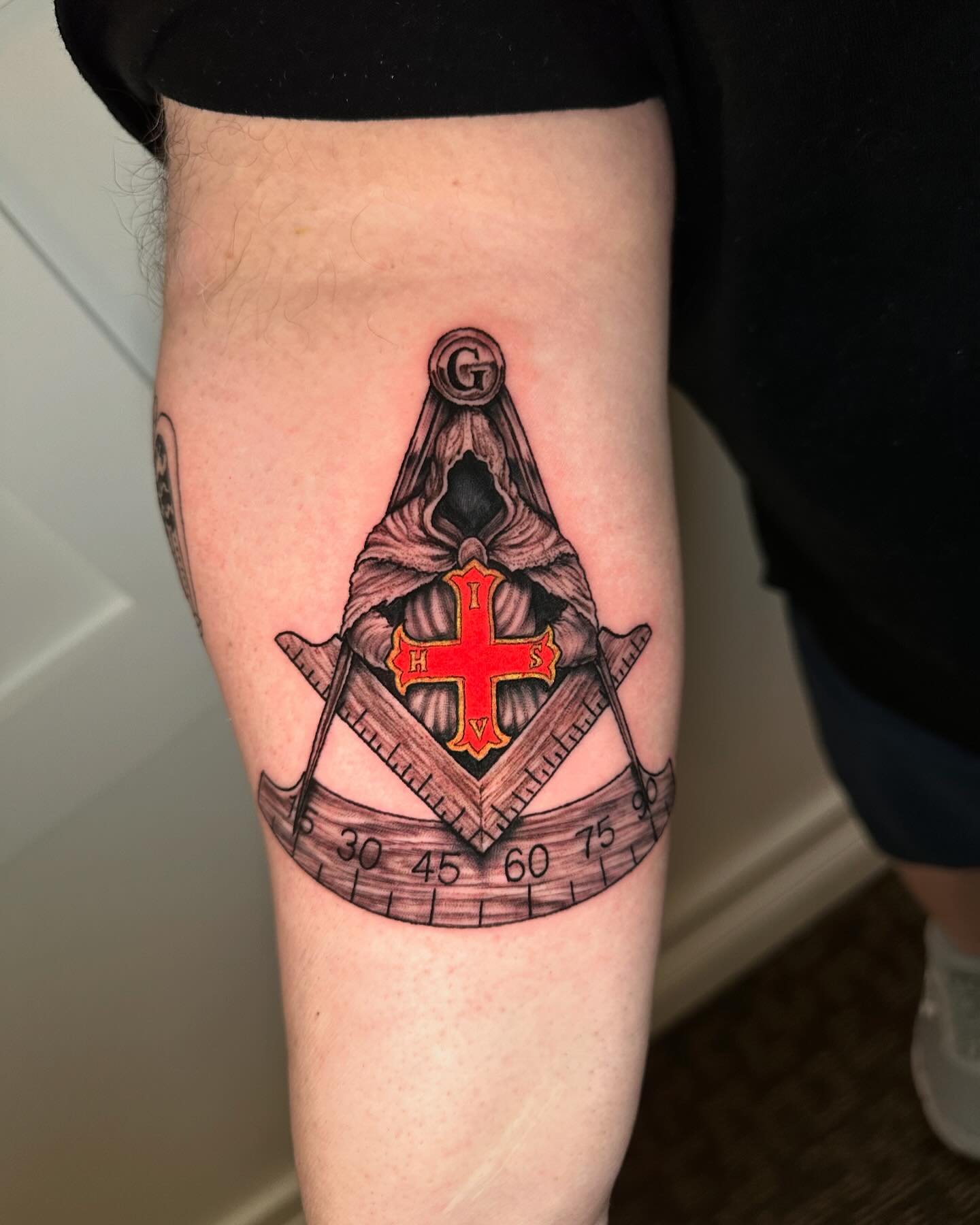 Some Masonic pieces from today for a brother mason. /G\
.
.
.
#Tattoo #sacredarttattooct  #ctink #inked #connecticuttattoos #blackandgreytattoo #peakneedles 
#satlikeachamp #tattooidea #freemason #freemasontattoo