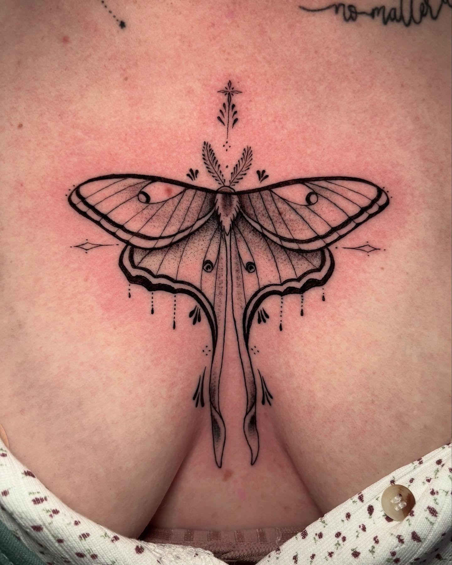 Little ornamental moth ☺️
.
.
.
.
.
.
.
.
.
.
#sacredarttattooct #tattooapprentice #colortattoo #blackandgreytattoo #illustration #art #womenaprentice #wow #tattooct #tattoo #cttattoo #tattoos #cttattoos #tattoosct #tattooartist #cttattooartist #tatt