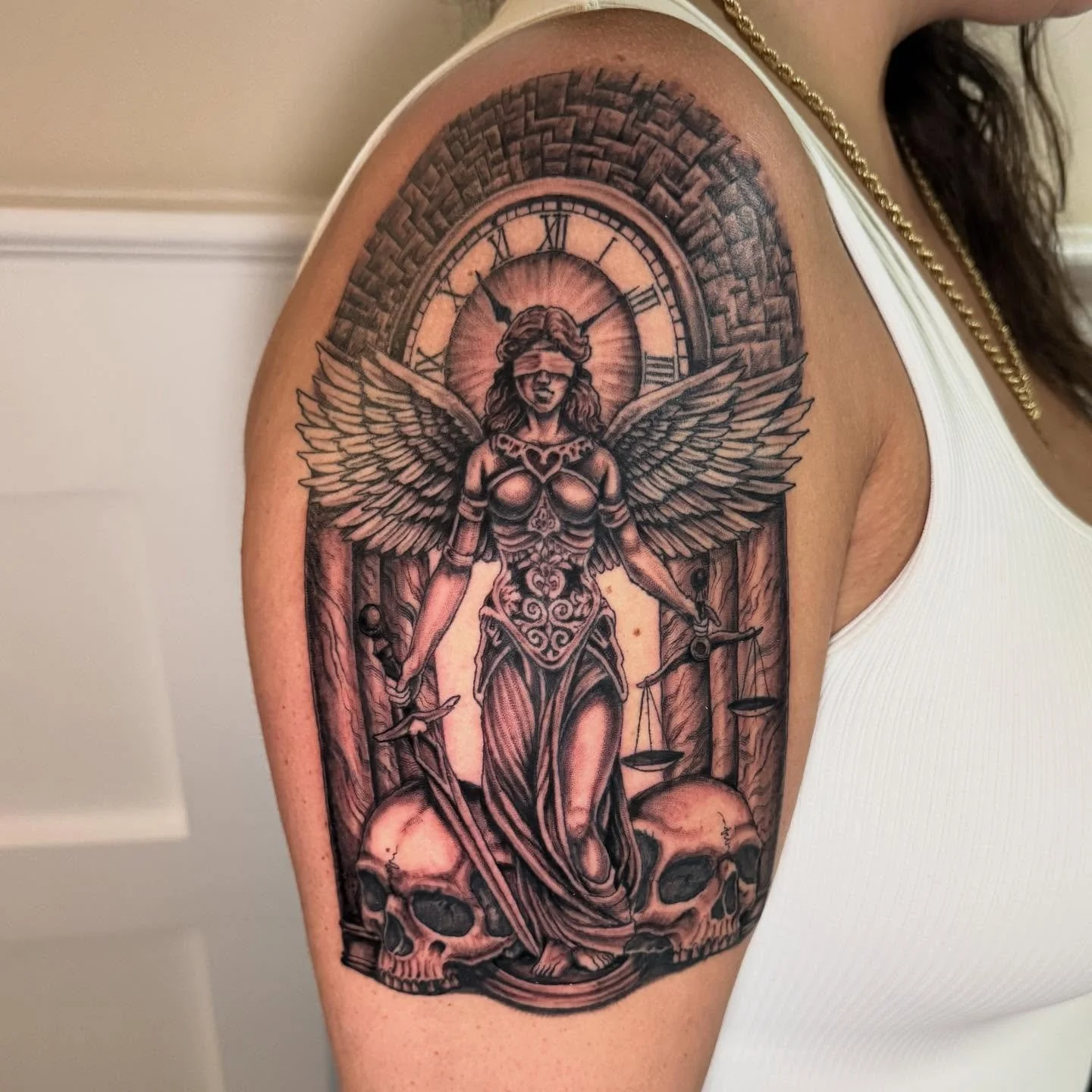 Wrapped up this justice piece for Giulia yesterday! Thanks for lookin! 👀 😁
.
.
.
#Tattoo #sacredarttattooct  #ctink #inked #connecticuttattoos #blackandgreytattoo #peakneedles 
#satlikeachamp #blackandgreytattoo #colortattoo