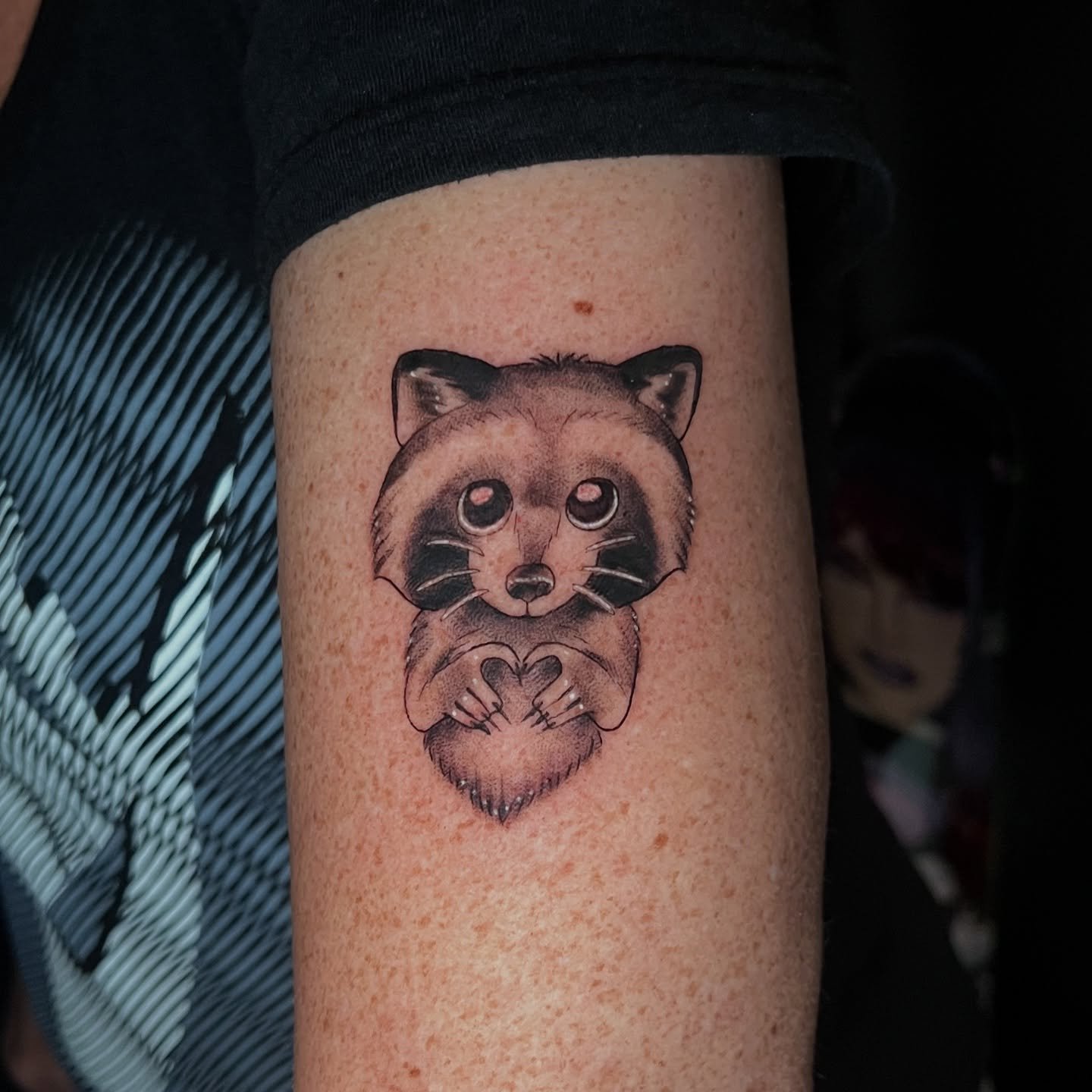 did this cute raccoon chibi for heather recently!!! would love to do more like these hehehehehe

Books are open for next week and november!!! dm me to book!!! 

[ #myart #flash #flashsheet #digitalart
#digitalillustration #illustration #tattoo #tatto