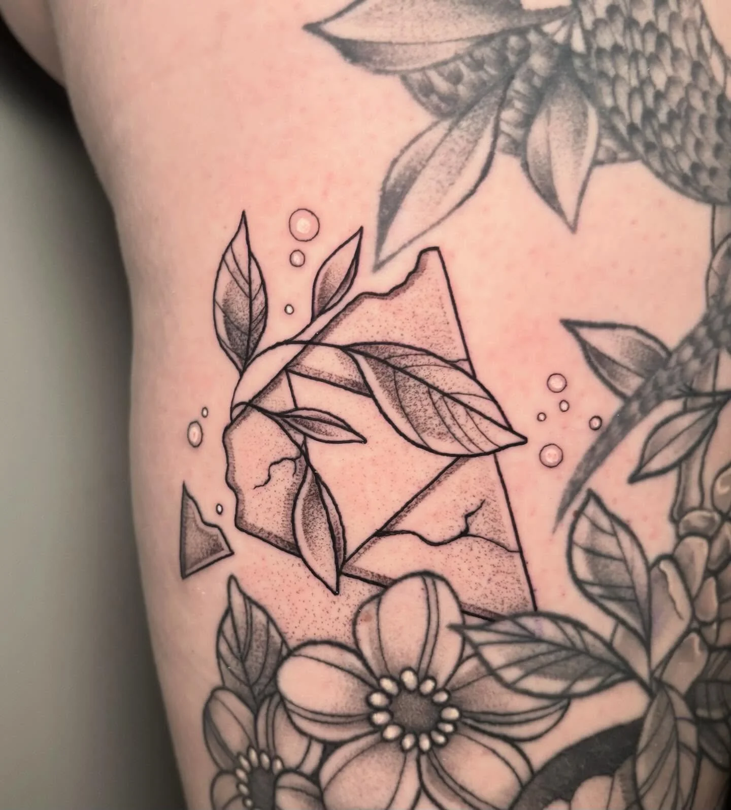 Little Triforce I added in for Katie awhile back! Perfect little filler ☺️
.
.
.
.
.
#sacredarttattooct #cttattoo #cttattooartist #ladytattooers #girltattooartist #ctink
#tattooideas #illustration #artist #triforcetattoo #zeldatattoo #triforce #zelda