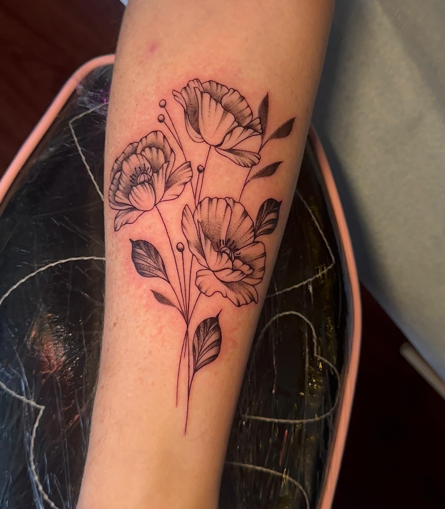 Who doesn&rsquo;t love a good poppy piece 😌😌 
.
.
.
#sacredarttattooct#tattooct#flowertattoo#floraltattoos#christmas