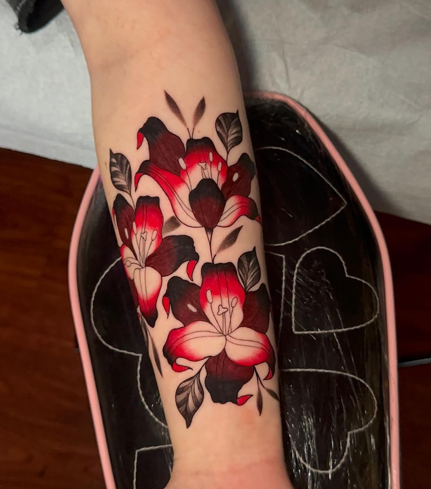Obsessed with these pretty florals, completely drawn on! :) 
.
.
.
#sacredarttattooct#tattooct#flowertattoo#customtattooing#lilytattoo