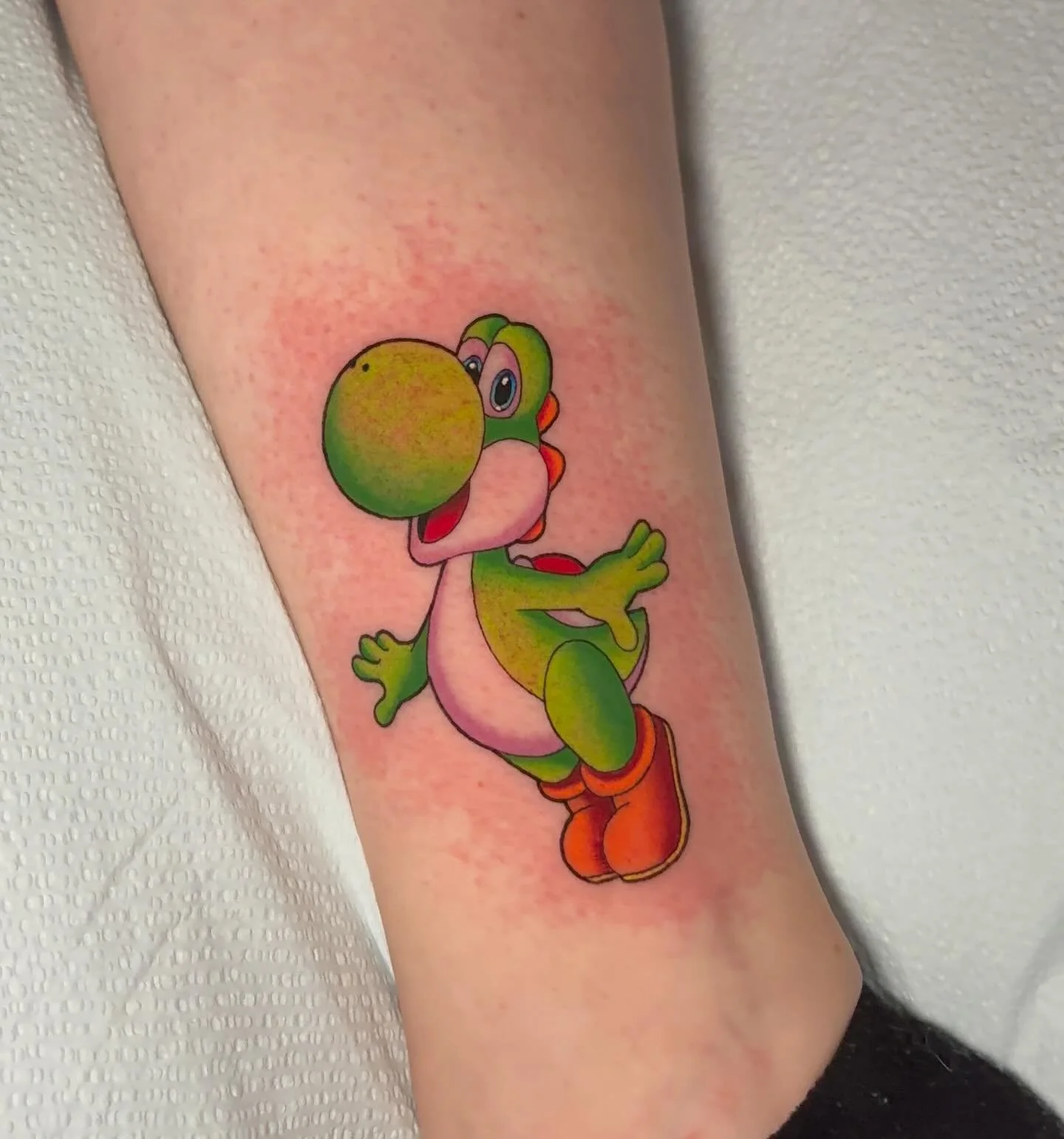 YOSHI!!! 💚💚💚
.
.
.
#sacredarttattooct#tattooct#mariotattoo#yoshitattoo#videogametattoo