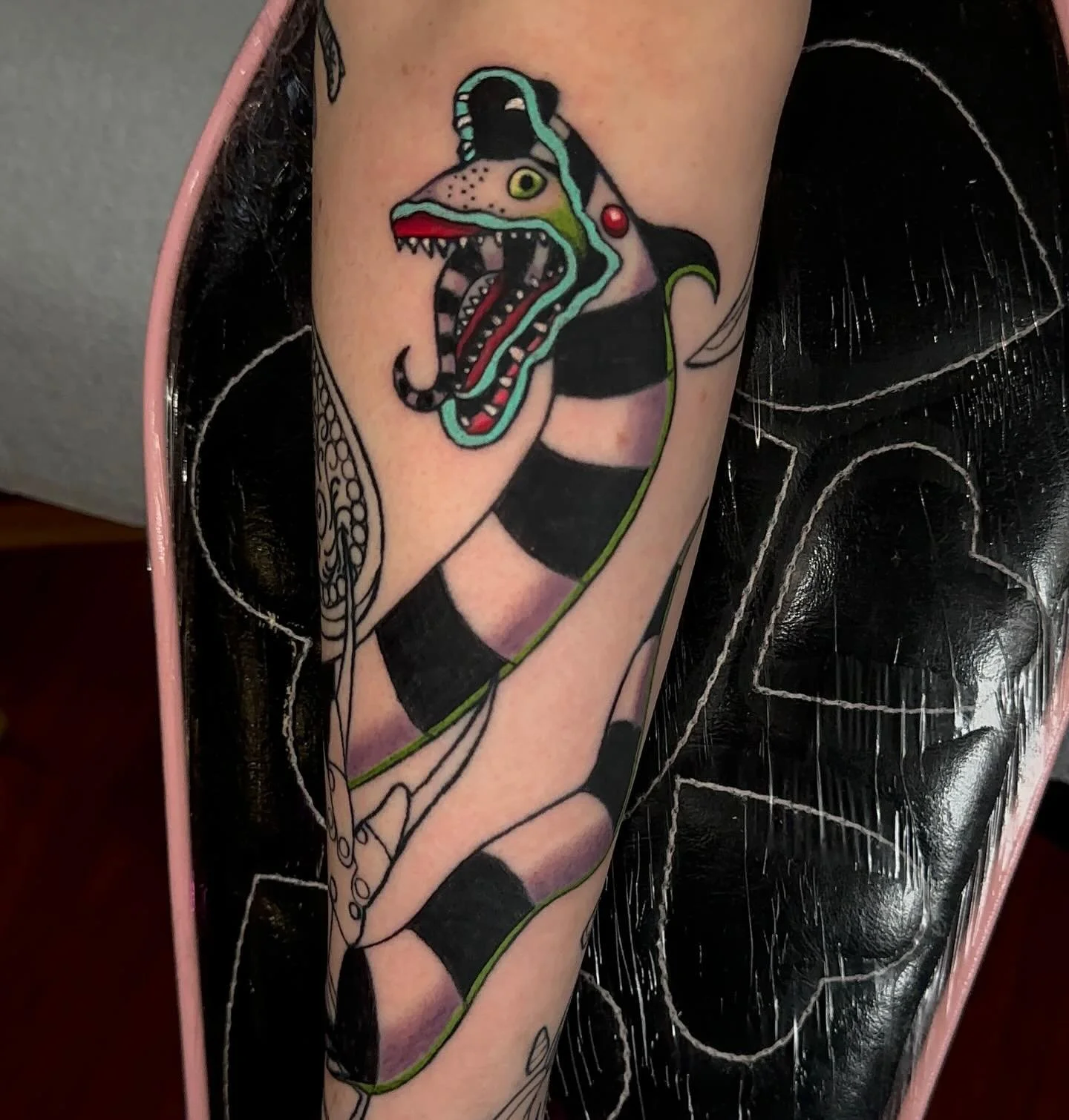 Sandworm from our beloved beetlejuice 💜
.
.
.
#sacredarttattooct#tattooct#beetlejuice#catherineohara#beetlejuice