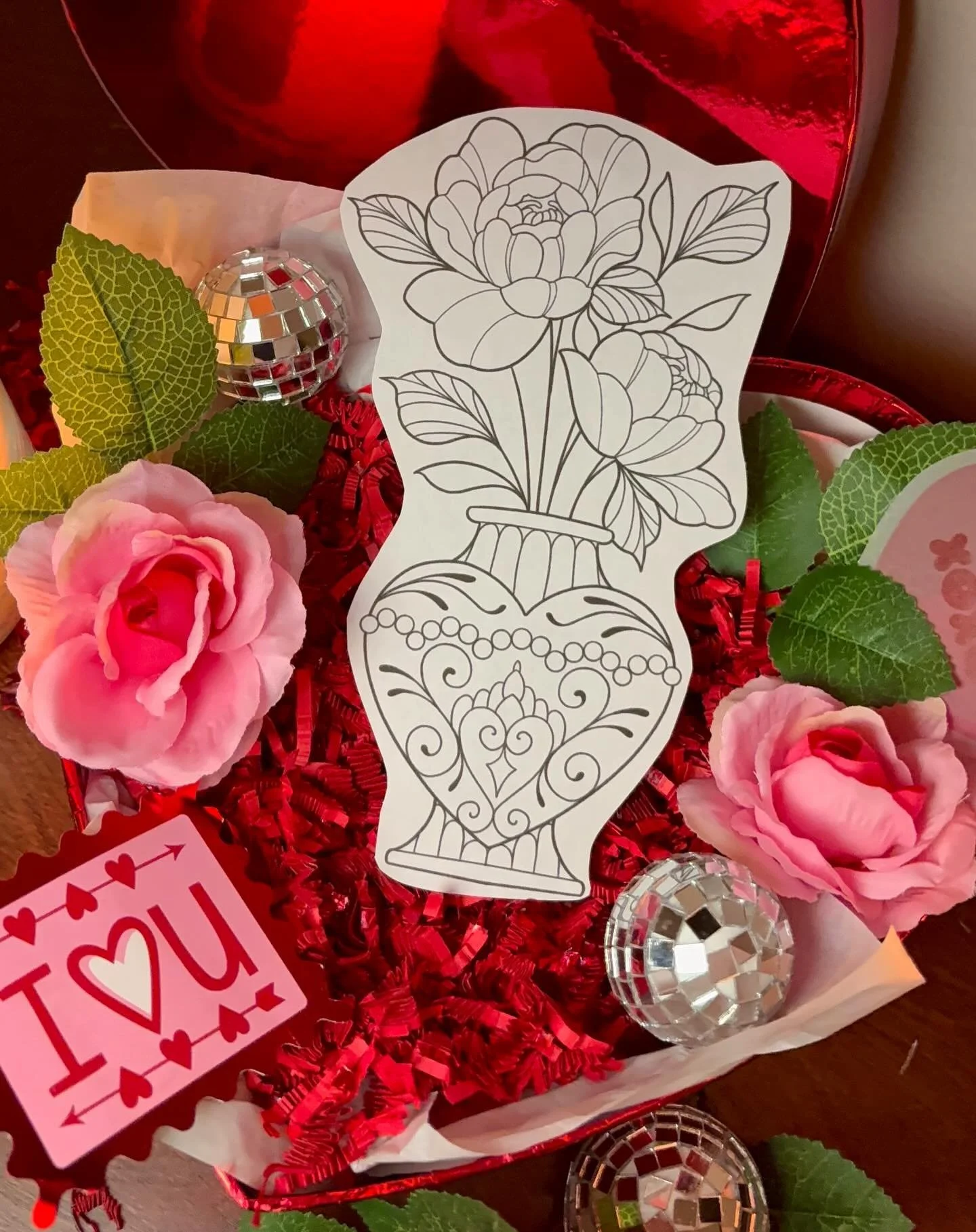 💓 She doesn&rsquo;t want flowers for Valentine&rsquo;s Day, she wants a tattoo 😌
💐 Valentine&rsquo;s Day Flash is officially here! Everything is of course available in black and gray, color, or just line work, sizing adjustable, and the Diet Coke 