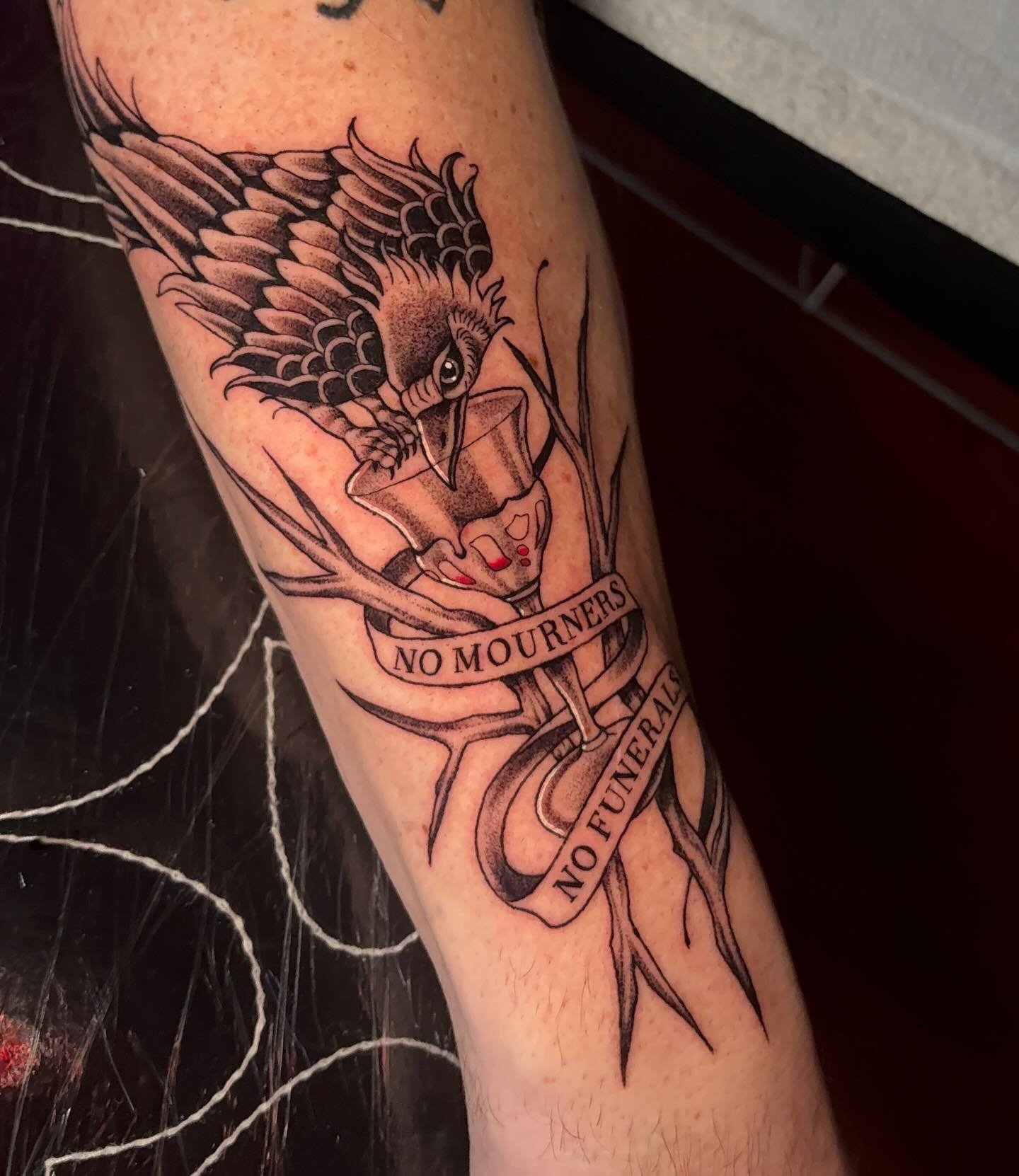 No Mourners, No Funerals 🪶
.
.
.
#sacredarttattooct#tattooct#animaltattoos#booktattoos#sixofcrows