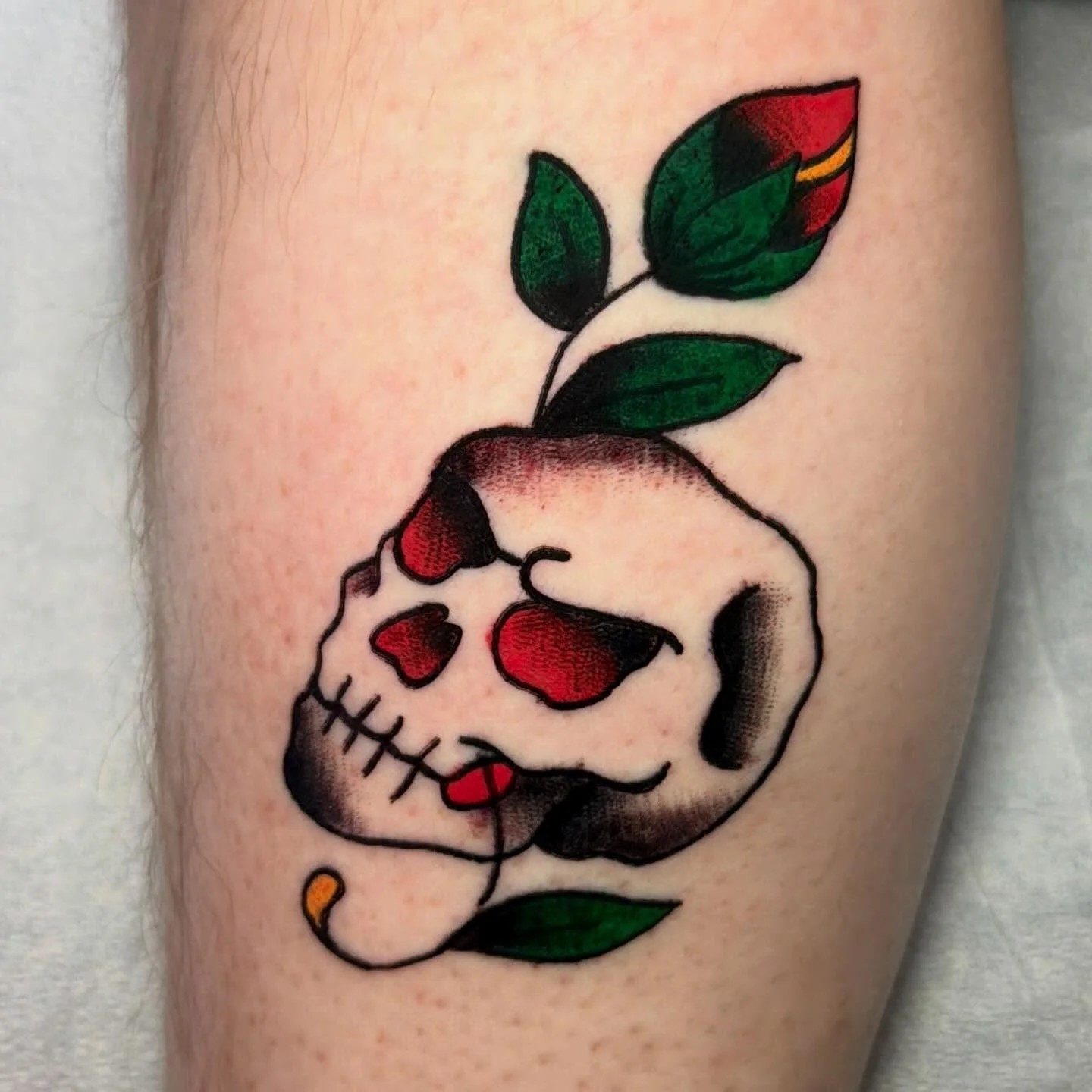 2 lil bangers for ian! 1 off my valentines flash and 1 off my friday the 13th flash. new and more friday the 13th designs coming for next month&hellip; keep your eyes peeled

#americantraditional #americantraditionaltattoo #tattooflash #boldwillhold 