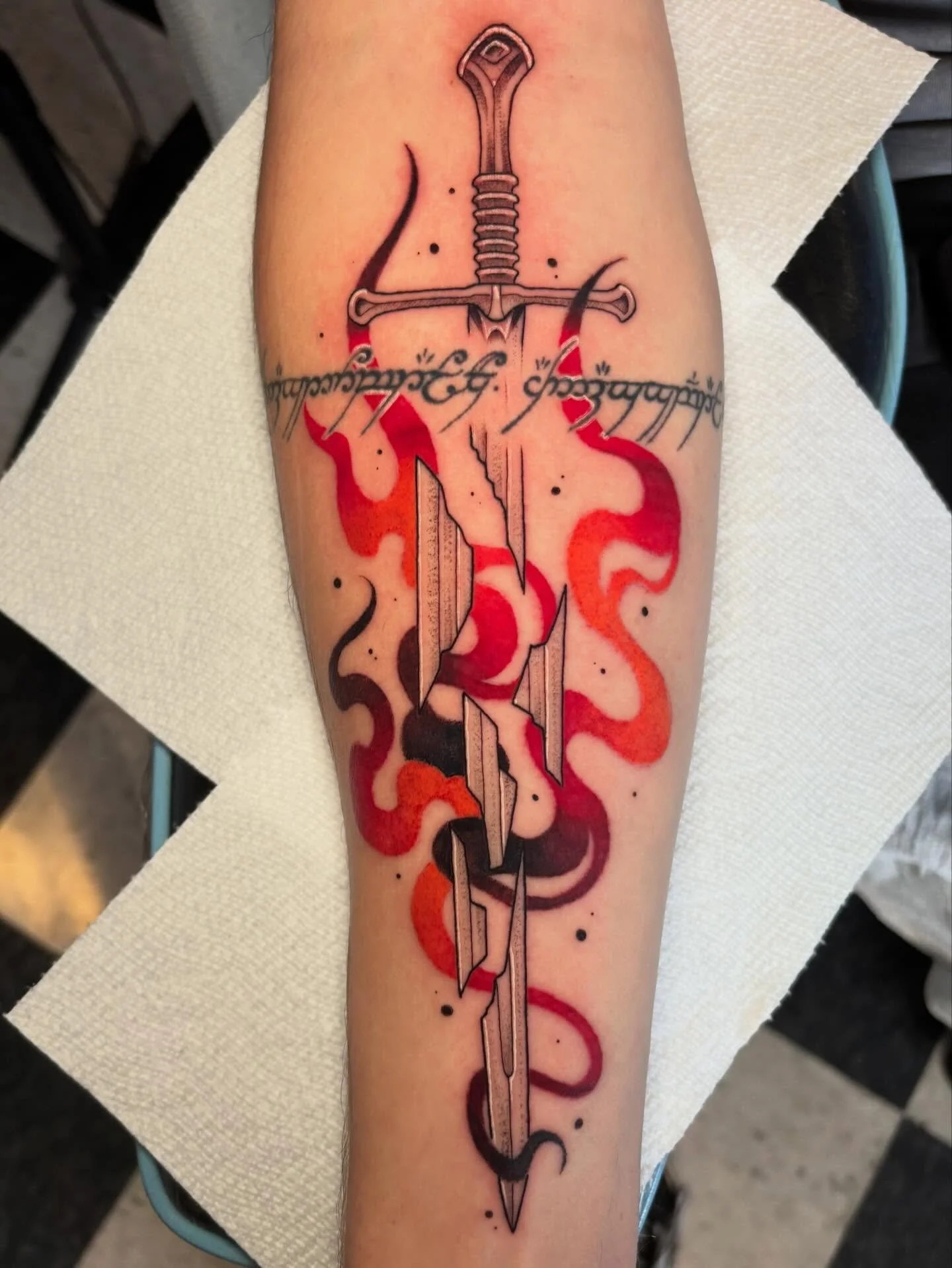 And&uacute;ril the sword from The Lord of the Rings. Such an honor do this for you! Thank you for the trust! 🗡️🔥
(Elven not by me)
.
.
.
.
.
.
#sacredarttattooct #colortattoo #blackandgreytattoo #illustration #art #wow #tattooct #tattoo #cttattoo #