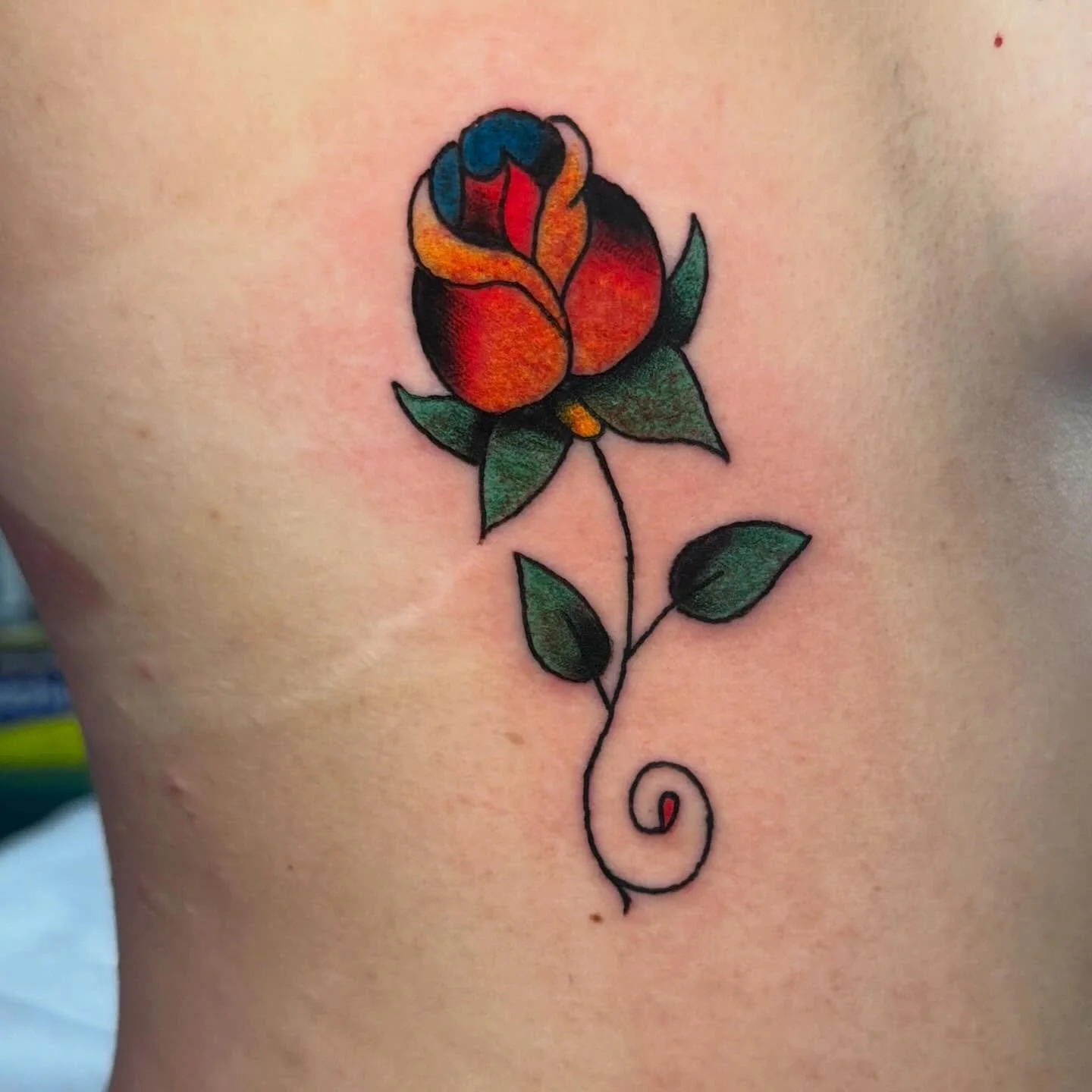 cute little rosebud for maddie&rsquo;s first tattoo- on the ribs! off my friday the 13th flash sheet too. thanks for the trust 🌹

#americantraditional #americantraditionaltattoo #tattooflash #rosetattoo