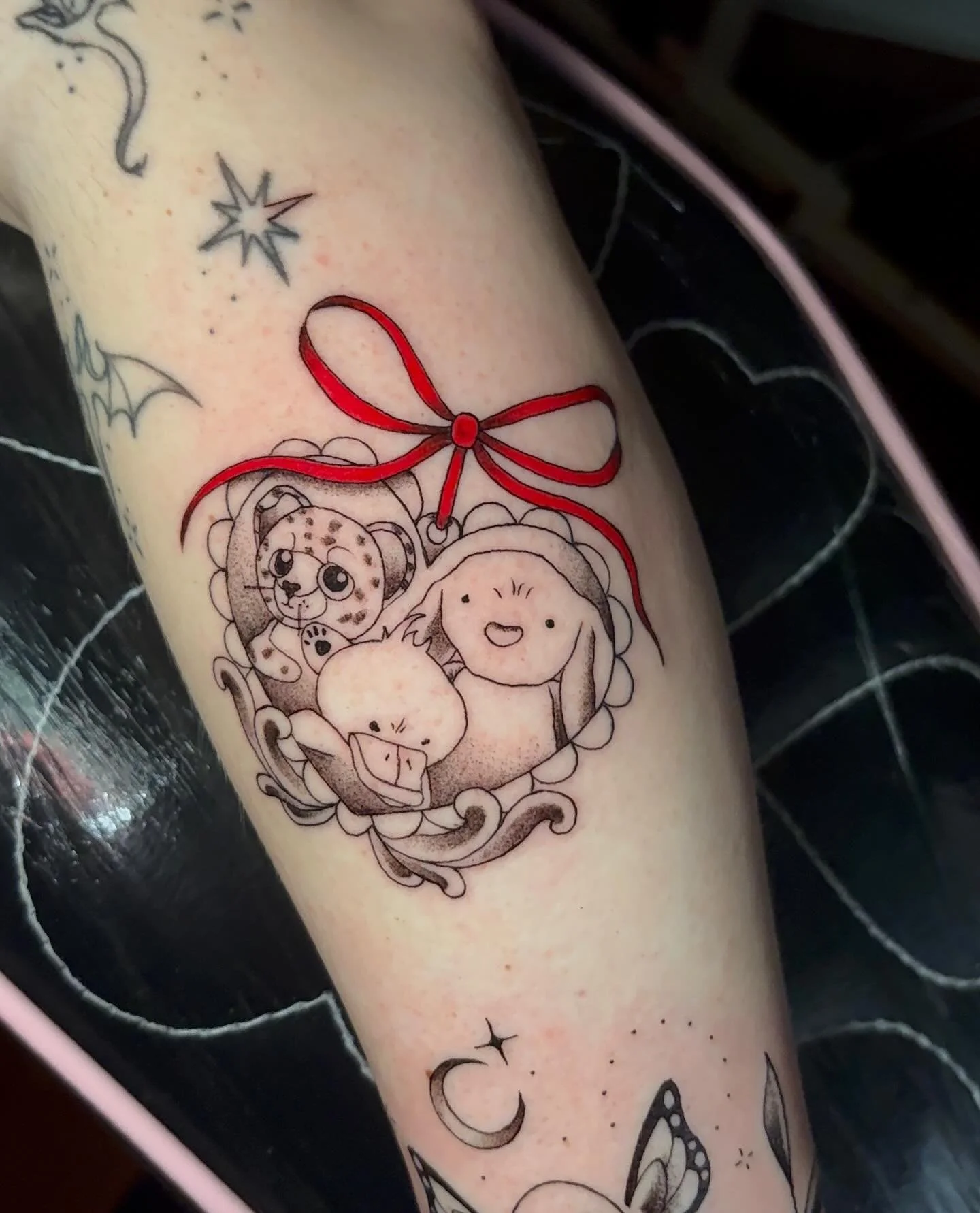 Couldn&rsquo;t wait to post this adorable piece with her kids stuffies 🥹 
.
.
.
#sacredarttattooct#tattooct#familytattoos#hearttattoo#spring