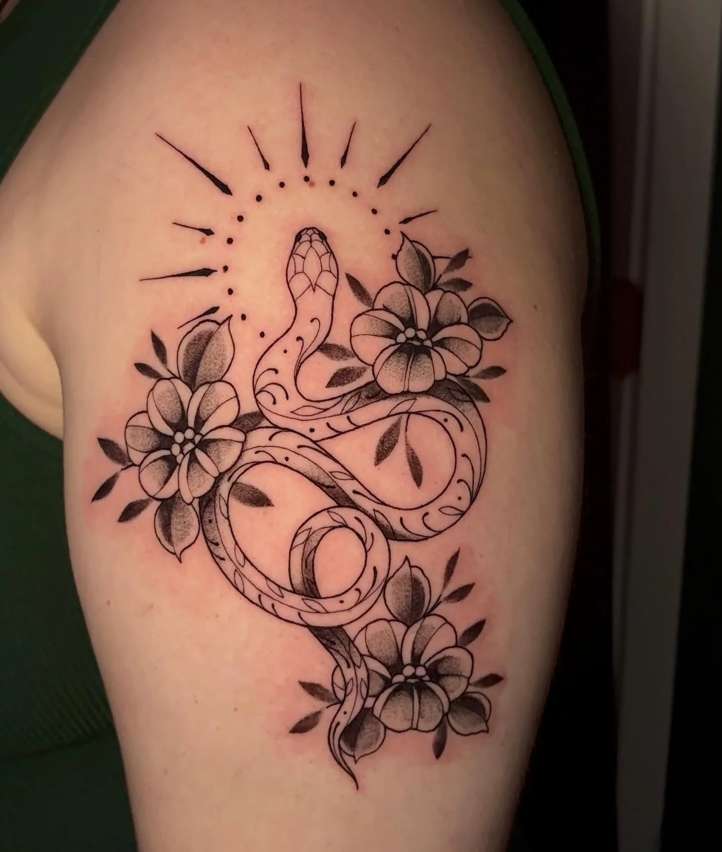 The loveliest little snake you&rsquo;ve ever met ✨
.
.
.
#sacredarttattooct#tattooct#snaketattoo#flowertattoo#spring