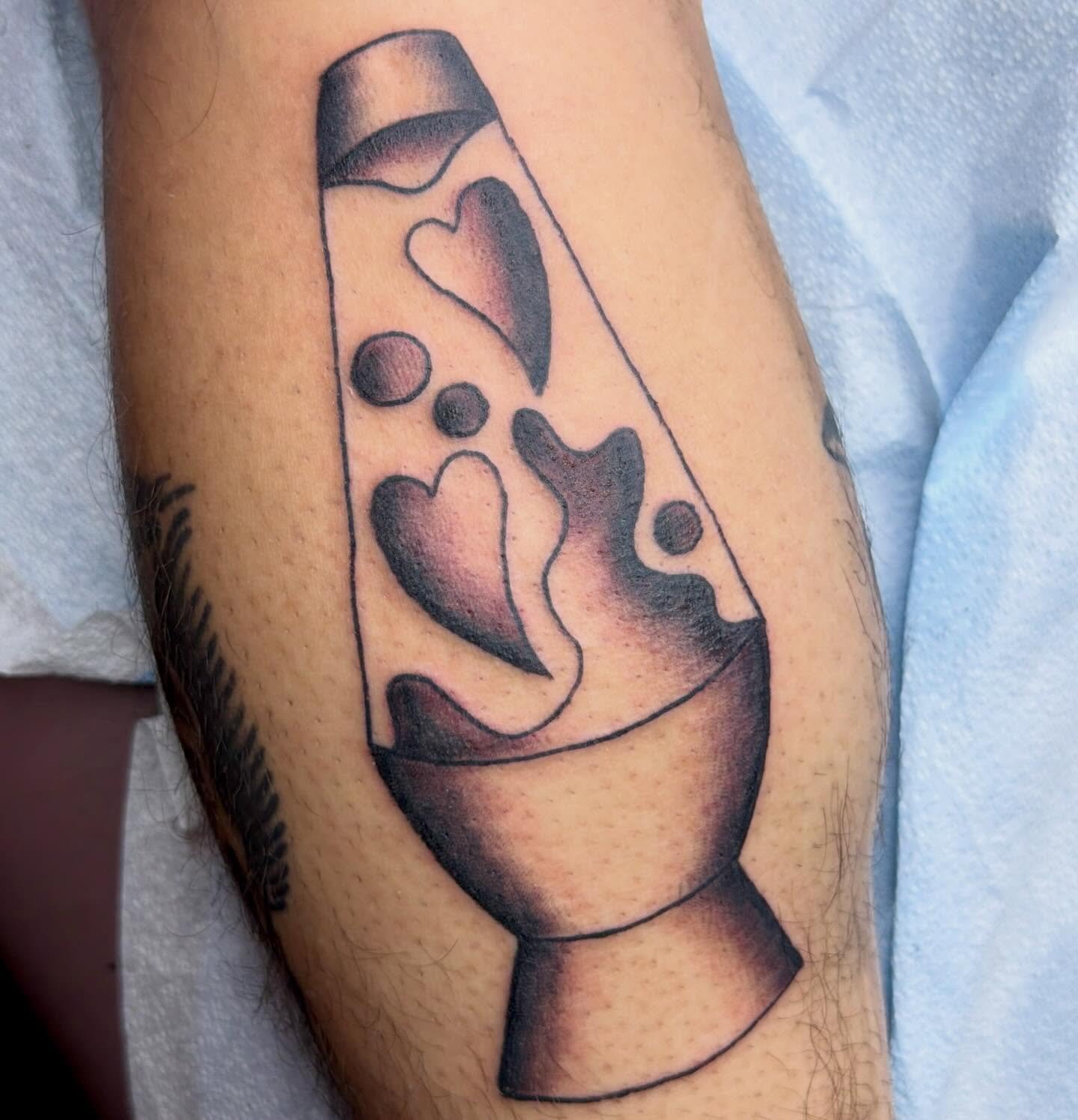 lava lamp from my flash for joey!! thank you for coming in :) 

#americantraditional #americantraditionaltattoo #tattooflash #flashdesign #americantraditionaltattoos