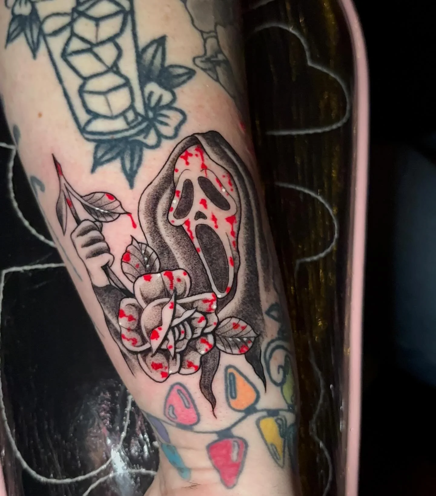 &ldquo;No, please don&rsquo;t kill me, Mr. Ghostface, I wanna be in the sequel!&rdquo;🥀🔪
.
.
.
#sacredarttattooct#tattooct#ghostface#scream#screammovie