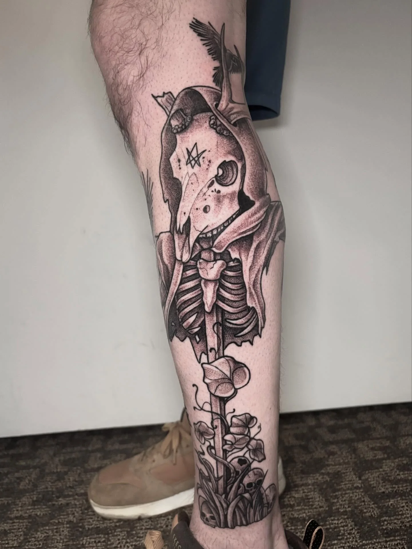 Finally getting around to posting this spooky guy!! Been meaning to post him for awhile! Thank you Adam for the trust!! Can&rsquo;t wait to continue this leg, it&rsquo;s gonna be sick! 💀🎃🍂
.
.
.
.
.
#sacredarttattooct #cttattooartist #blackandgrey