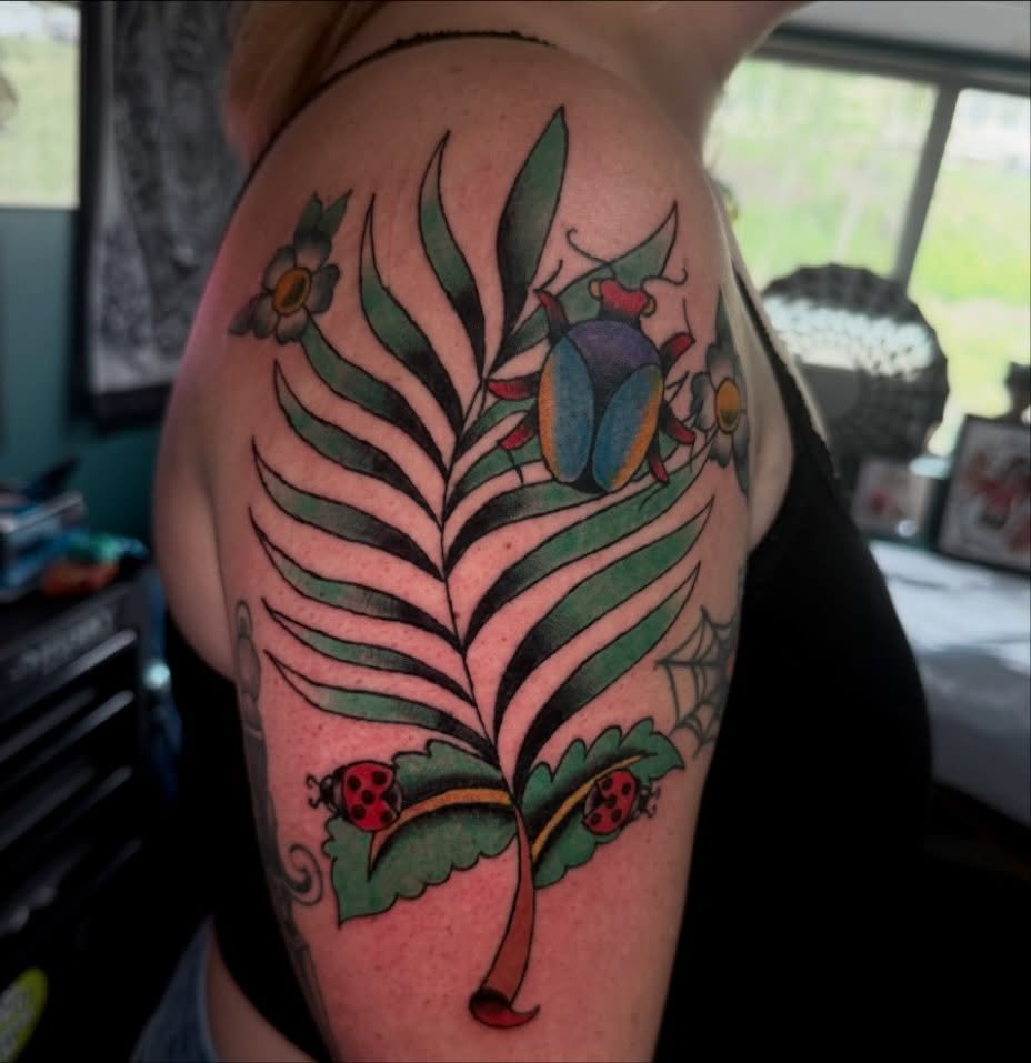 pretty cool piece for ashleigh, thanks for coming in 🪲

#americantraditional #americantraditionaltattoo