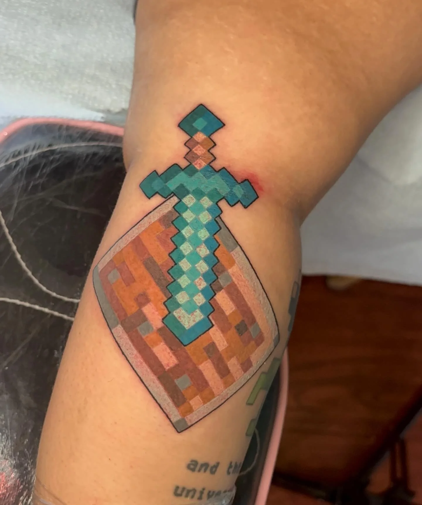 OBSESSED WITH THIS ONE!!! :) 🗡️🛡️
.
.
.
#aacredarttattooct#tattooct#minecraft#minecrafttattoo#pixeltattoo