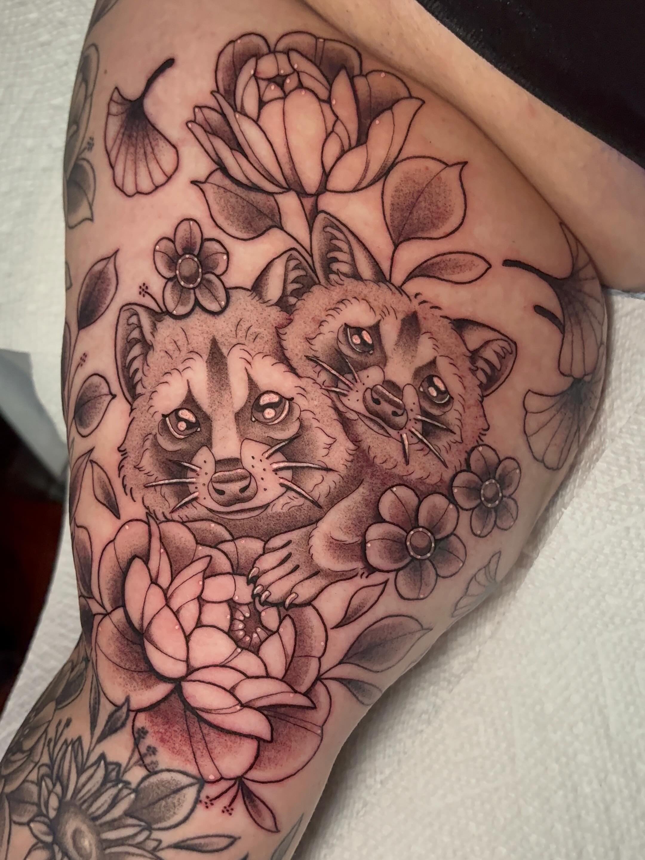 Little trash pandas 🥹🖤🦝
.
.
.
#sacredarttattooct#tattooct#trashpanda#raccoon#raccoontattoo