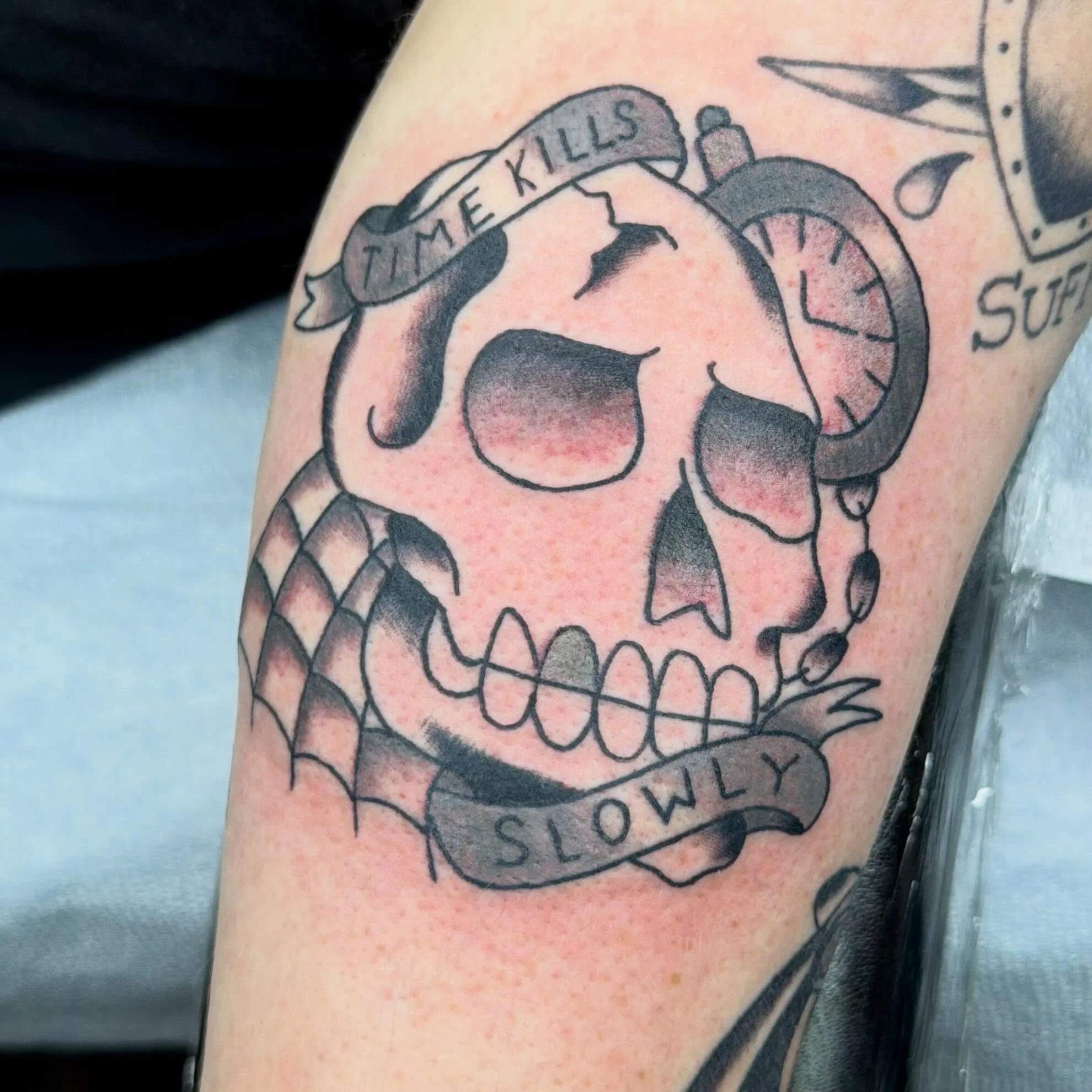 TIME KILLS SLOWLY

#americantraditional #americantraditionaltattoo #skulltattoo #cttattoo #ctink