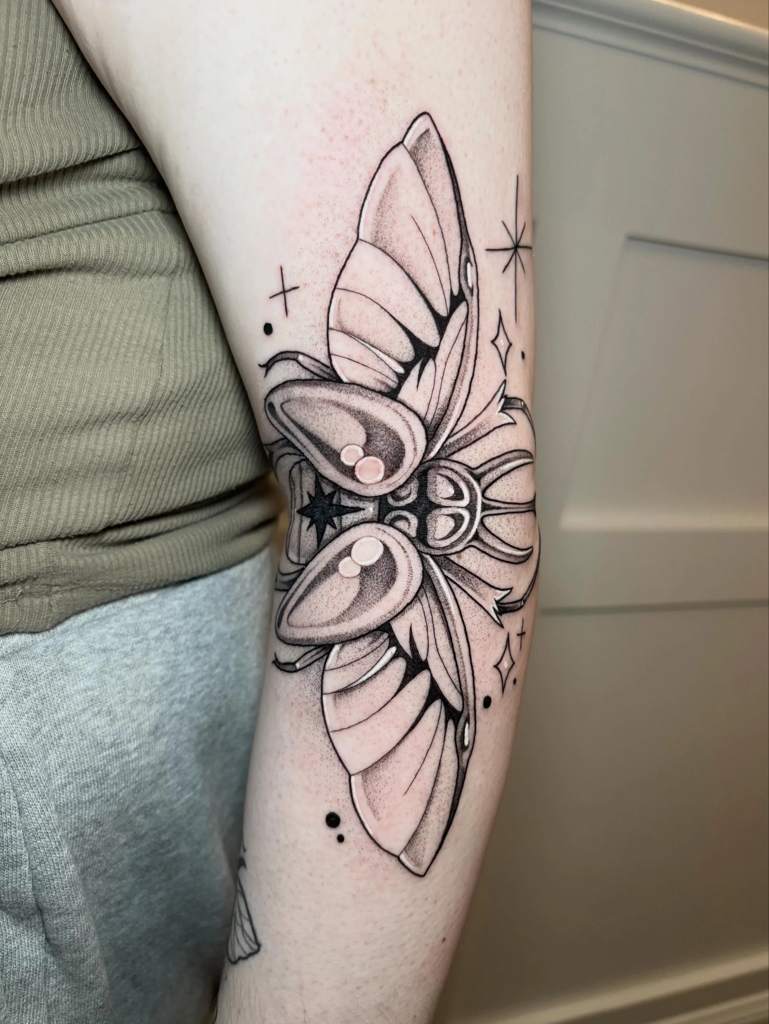 BEETLE!!! Why are buggies just so fun to tattoo!!🪲
.
.
.
.
.
#sacredarttattooct #cttattooartist #blackandgreytattoo #bugtattoo #beetletattoo