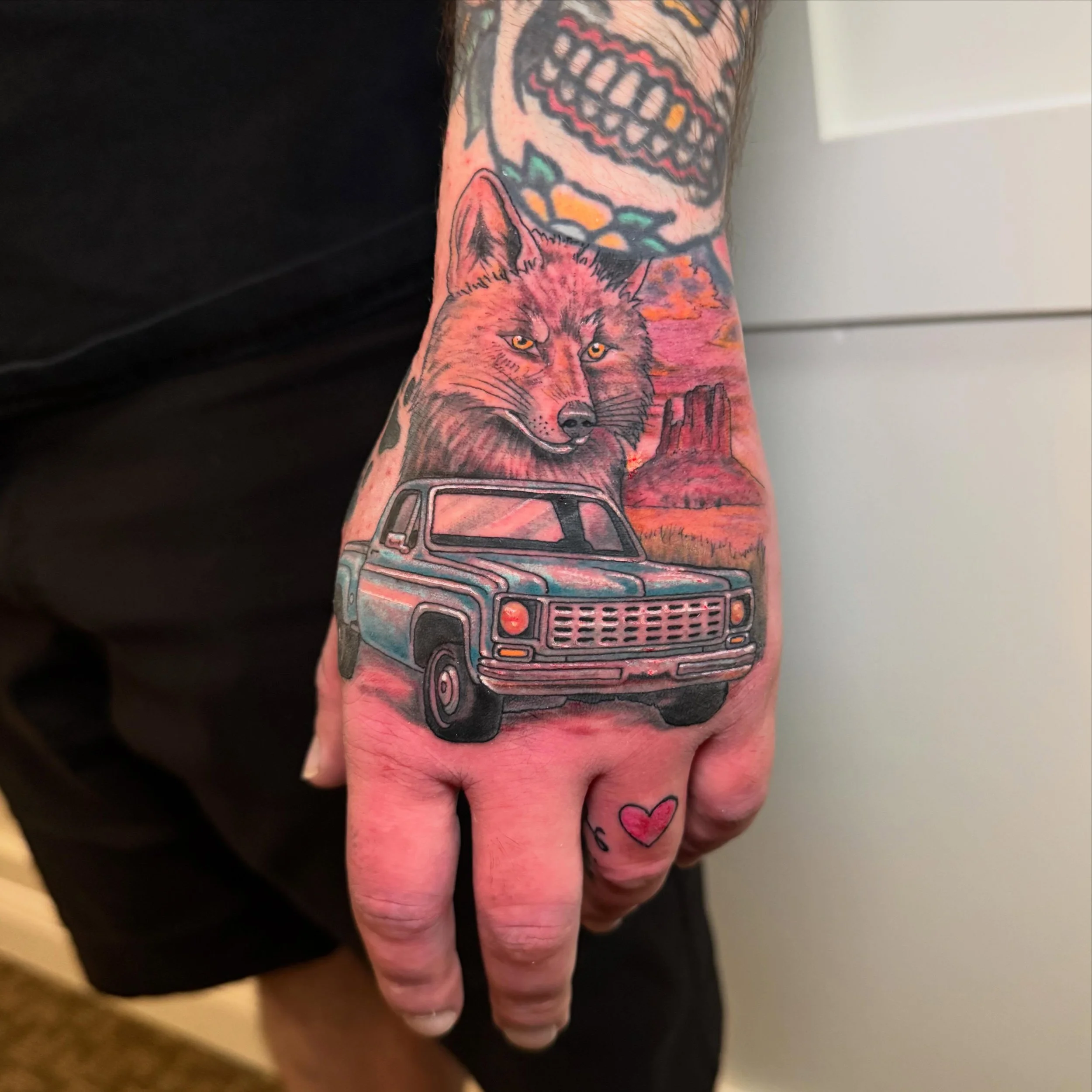 Got so many hand jobs this week what a doozy! 🥱 .
.
.
#sacredarttattooct  #ctink #inked #connecticuttattoos #colortattoo