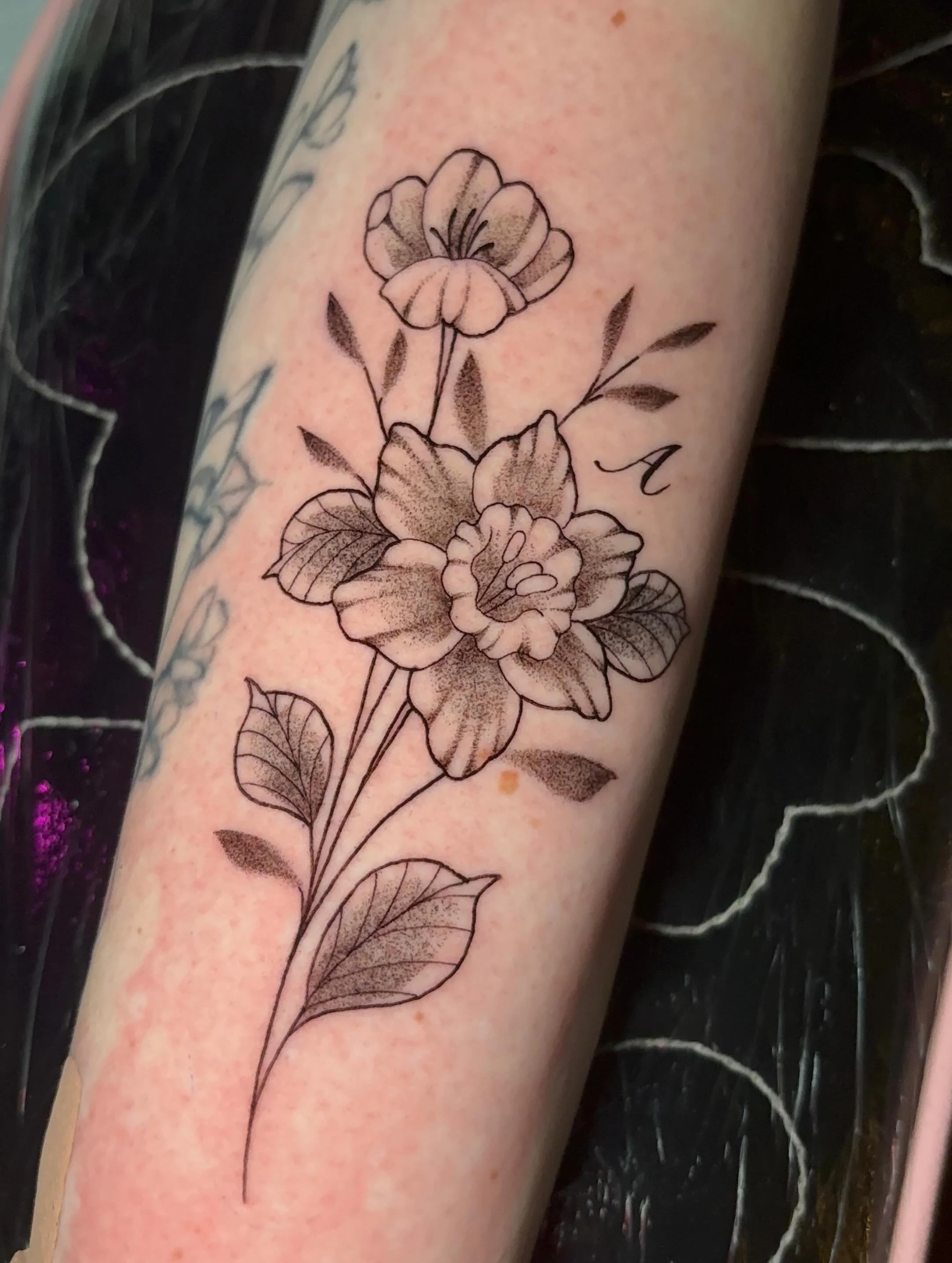 The sweetest matching flowery tattoos :) 
.
.
.
#sacredarttattooct#flowertattoo#matchingtattoo#matchingtatoos#cttattoos