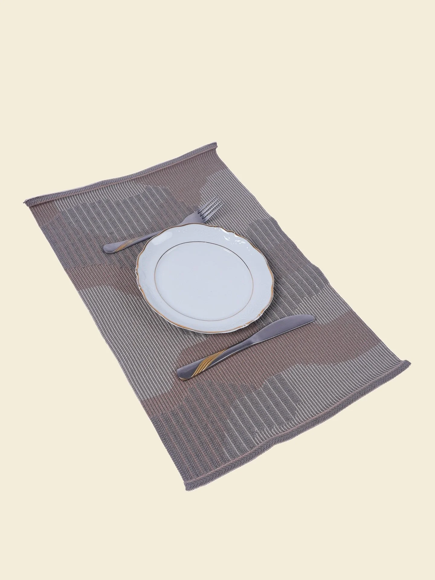 With its tonal blended organic pattern this table mat brings playfulness to your dining table. The unique inlay yarn technique gives this piece a woven-like optic. By combining knitting and weaving, the product has softness that is characteristic for
