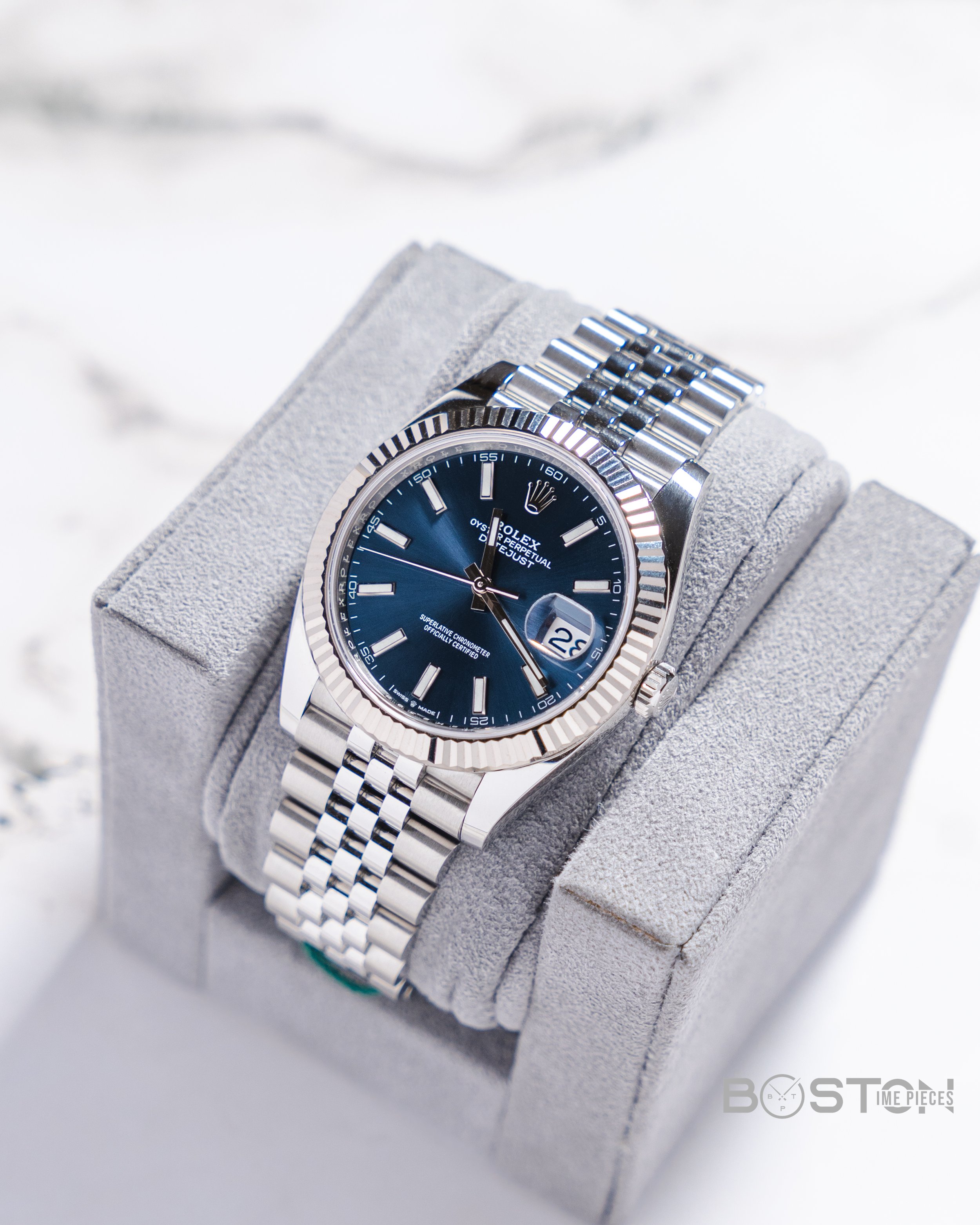 Hey guys, just wanted some options as I'm a bit indecisive. I have the  option to buy a 36mm datejust with a jubilee bracelet (the picture with the oyster  bracelet is just