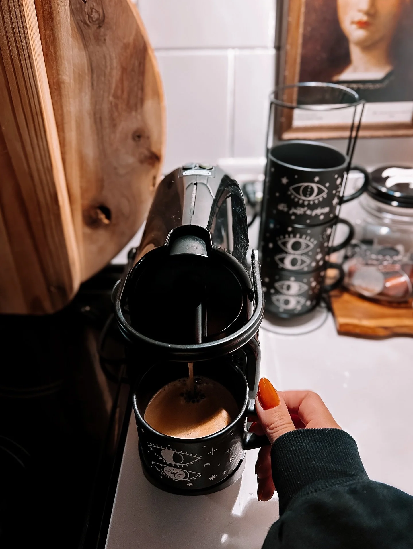 Hello October 🍂🍄&zwj;🟫 And hello again after a (really) long pause from posting 🧡

I&rsquo;ve missed this cozy little corner, and today feels like the perfect time to return. First, because it&rsquo;s international coffee day&mdash;and honestly, 