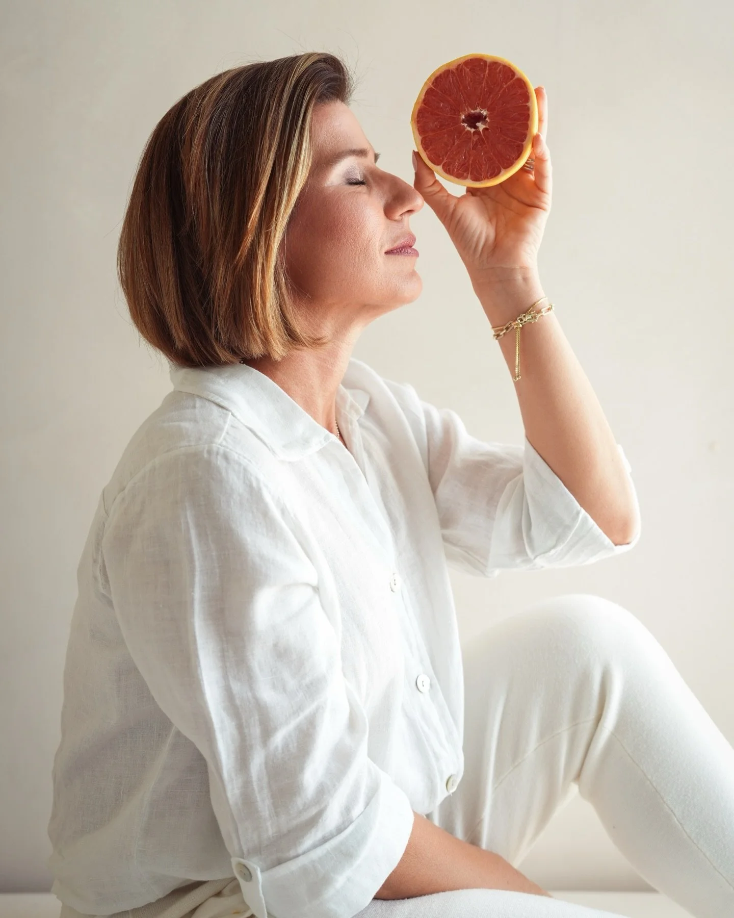 Branding shoot + lifelong friend = a guaranteed good time 🥑🍊🍍🍋 @liznieves08 

#MiamiPhotographer #SouthFloridaPhotographer #Nutrition #BrandShoot #Health