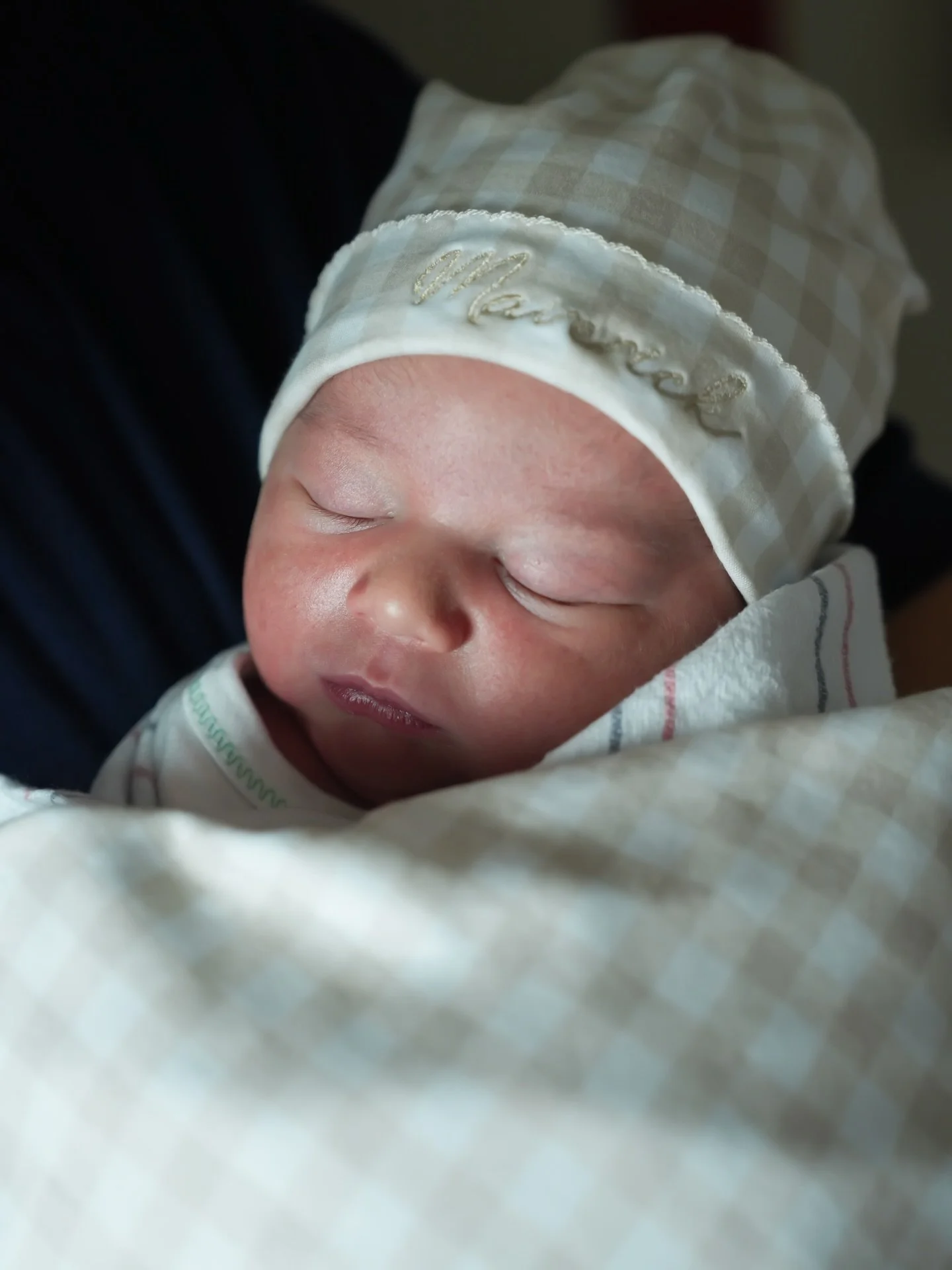 Welcome to the world, Maverick. 🥹

#MiamiPhotographer #Fresh48 #Photographer #FamilyPhotographer #MiamiFamilyPhotographer