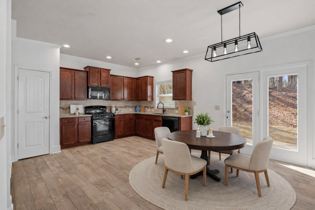 Kithchen with rug Medium.png