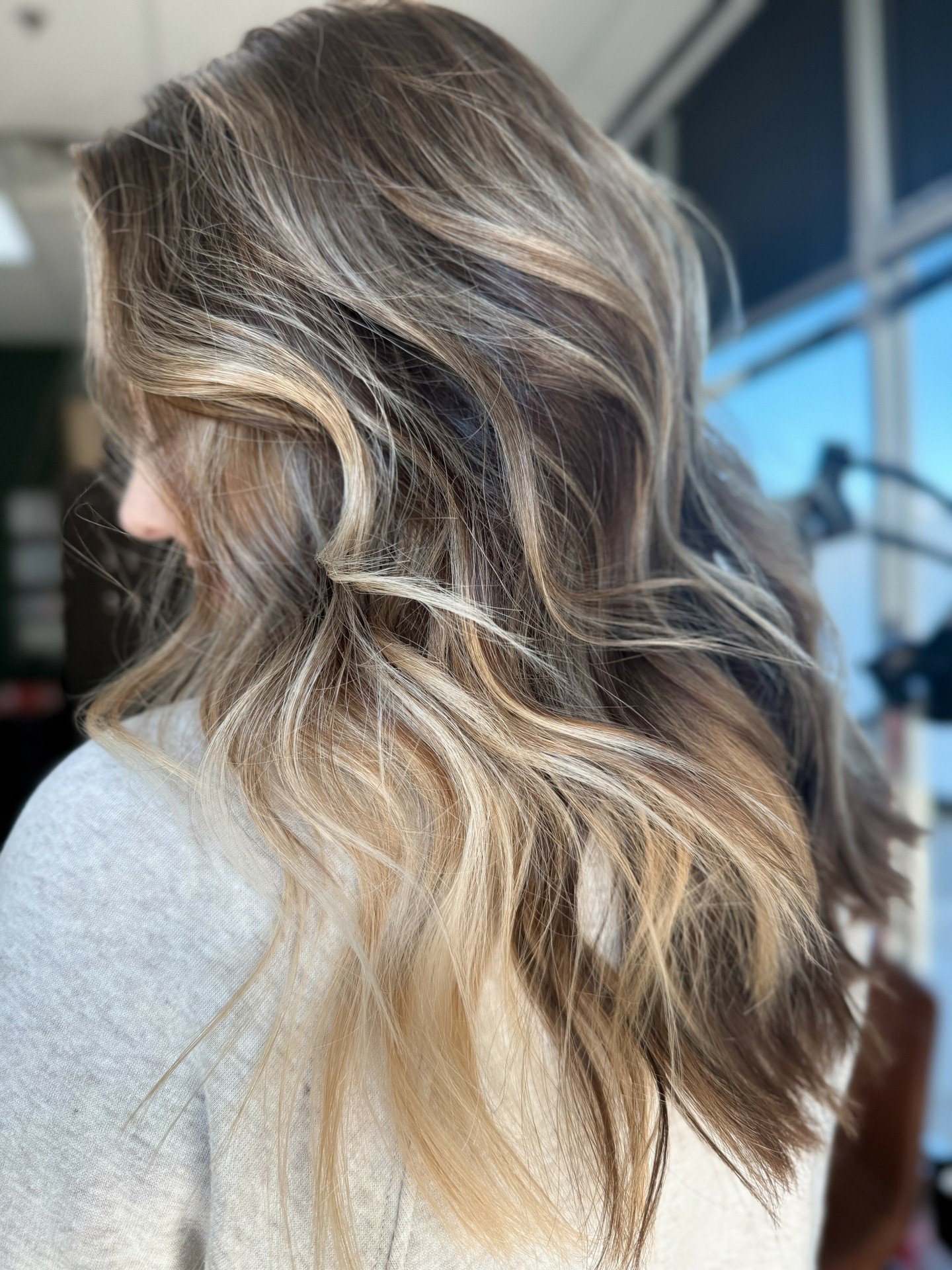 What we love about Bronde hair

1. It&rsquo;s low maintenance 
2. The dimension 
3. The light and the dark can either blend together creating an overall shift in color or, like in this photo, they can play together making the light look even lighter 