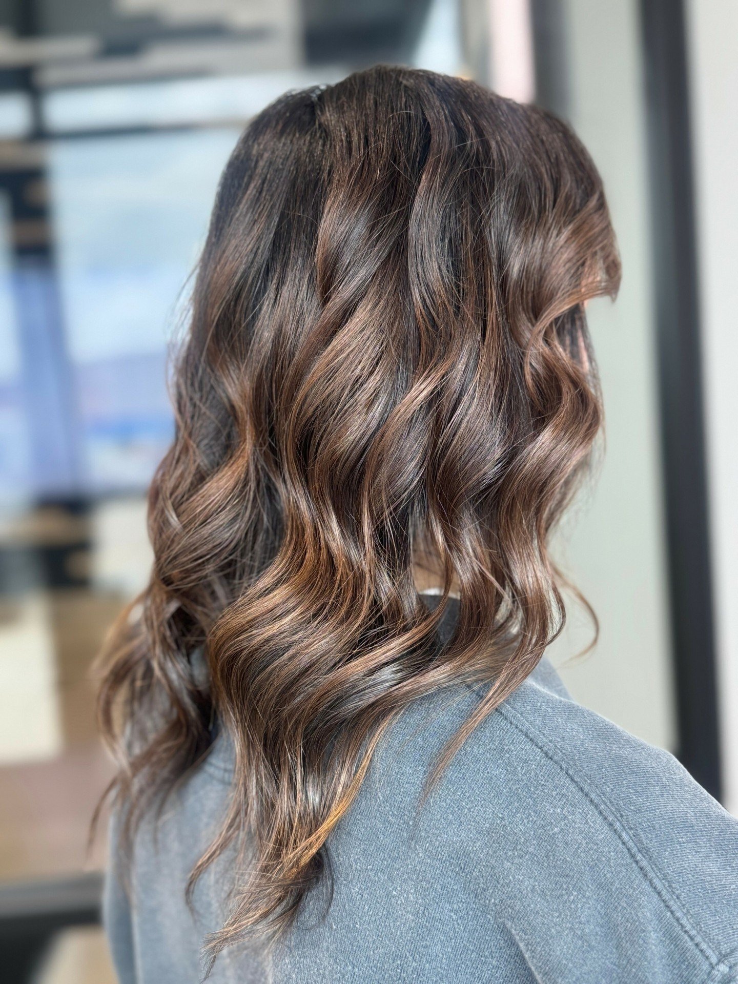What makes a brunette look anything but basic? It&rsquo;s all in the details. 🤎

There&rsquo;s something about the right amount of dimension that makes a brunette feel richer, shinier, and so much more effortless.

Not every color needs to be a dram