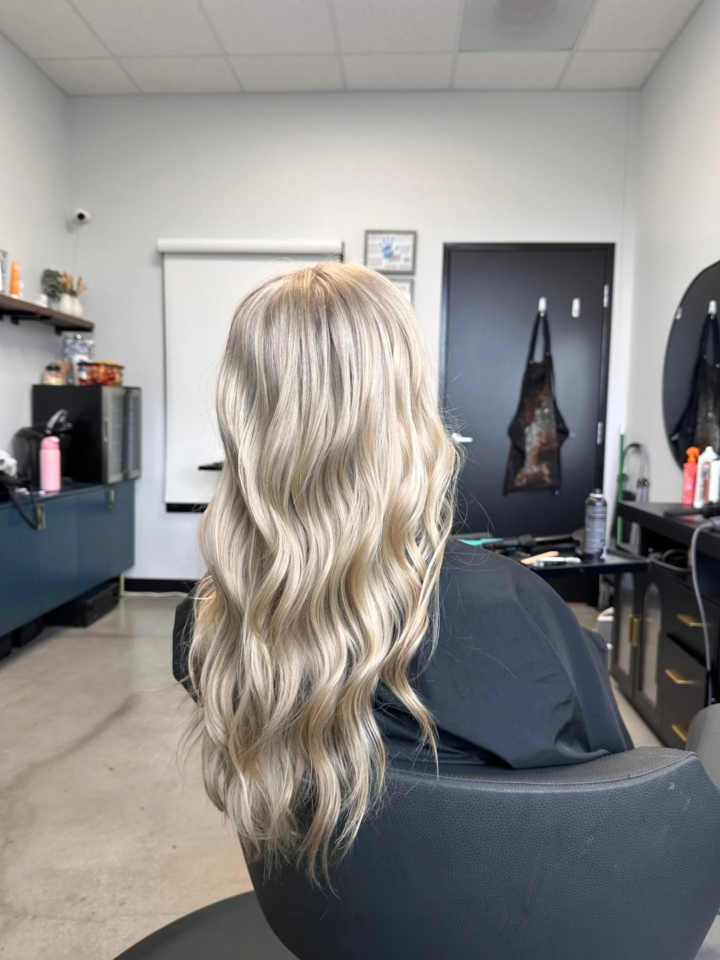 Morgan said &ldquo;let&rsquo;s make it look like it grows out like this&rdquo; 😌✨

Soft, bright blonde with a seamless blend that feels natural, effortless, and low-maintenance.

That kind of blonde you don&rsquo;t have to think about too much.

#Fo