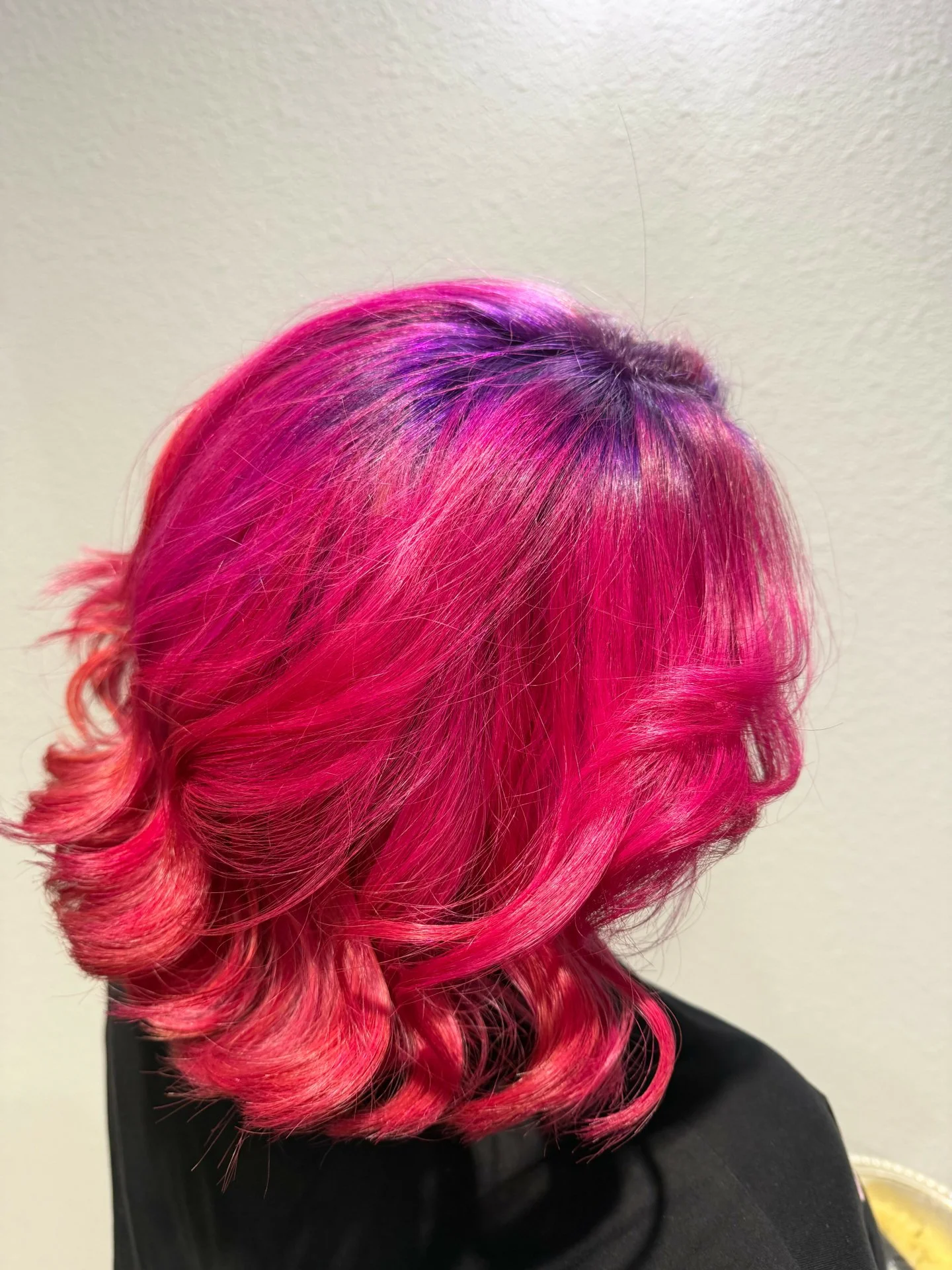 What started as a simple root touch-up turned into a full vivid transformation ✨

Lexi noticed black banding on this previously red hair through the grown-out roots and took the time to step back and look at the bigger picture instead of rushing a qu