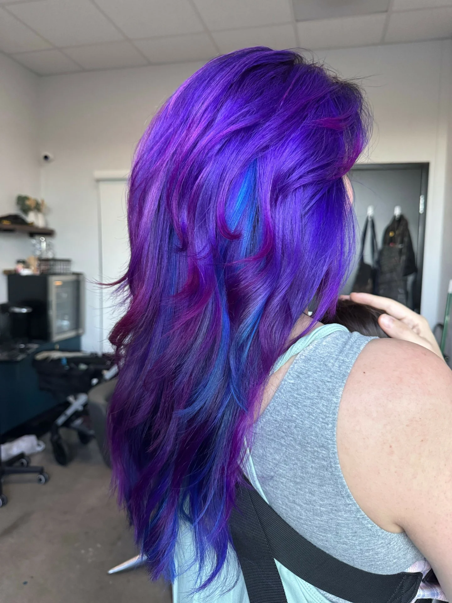 Gehrig did something a little unreal with this one ✨

A blend of blue, purple, and soft pink coming together in a cosmic, multidimensional color that shifts with every bit of light.

It&rsquo;s giving galaxy energy in the best way.

#FortWorthHair #D