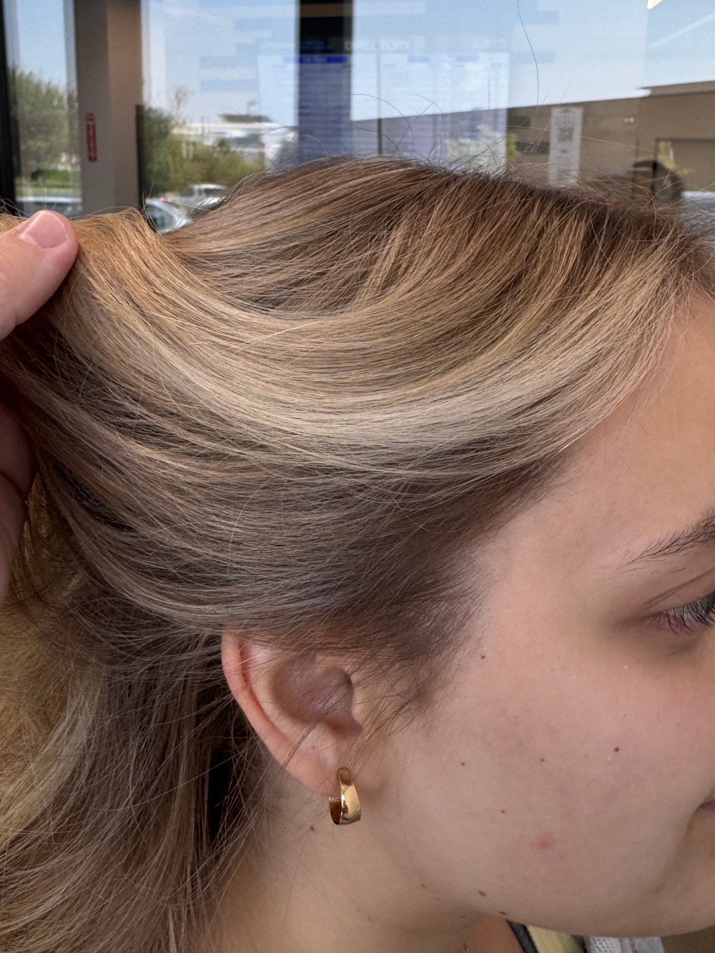 It&rsquo;s the small details and placement that really matter here. Nothing loud, just intentional and blended.

Gehrig kept it soft giving her a dimensional base, with a little face-framing brightness and depth to bring everything to life! 

#FortWo